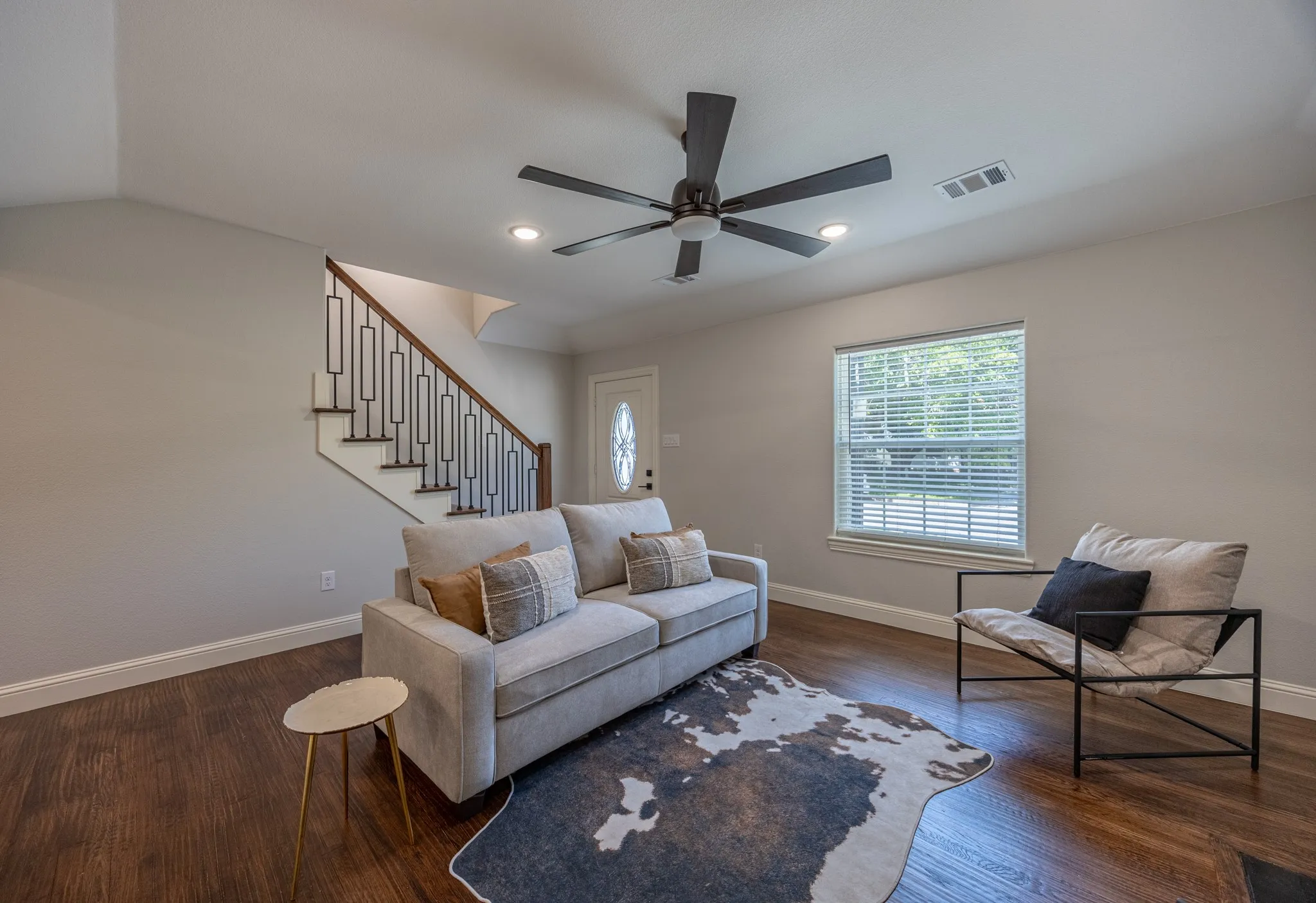 Single Family Residence For Sale in Tarrant County , 809 Haynes Avenue, Fort Worth, Texas 76103, 6 Bedroom, 4 Bathroom, Garage spaces, 2,700 Sqft, built in 1931, mls#21348088, Real Estate Agent in Fort Worth, Homes For Sale in Tarrant county, Homes For Sale in Fort Worth, Realtor in Fort Worth Texas, Real Estate Brokerage Independent Realty Texas, Luminita Cordes Realtor