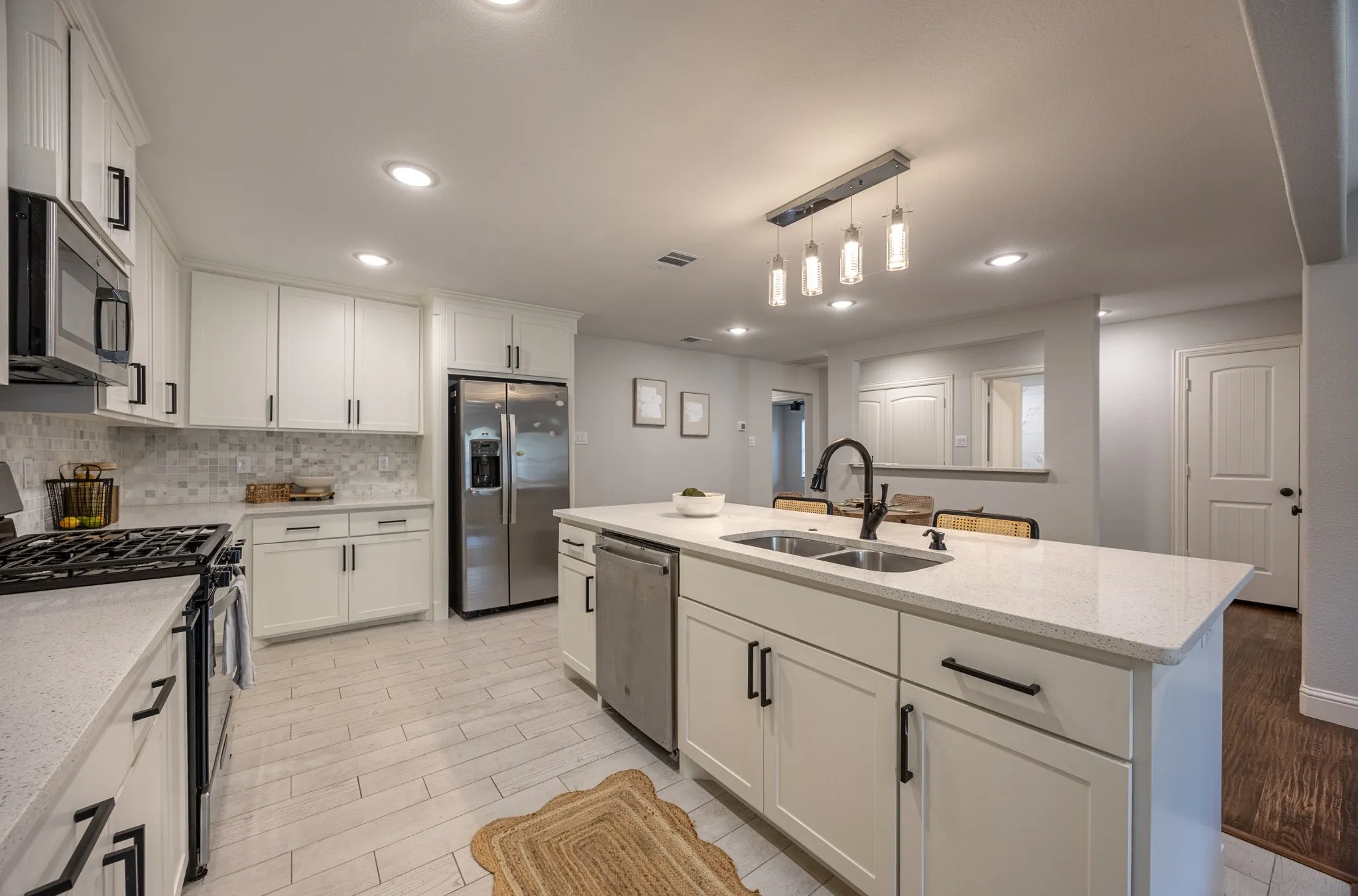 Single Family Residence For Sale in Tarrant County , 809 Haynes Avenue, Fort Worth, Texas 76103, 6 Bedroom, 4 Bathroom, Garage spaces, 2,700 Sqft, built in 1931, mls#21348088, Real Estate Agent in Fort Worth, Homes For Sale in Tarrant county, Homes For Sale in Fort Worth, Realtor in Fort Worth Texas, Real Estate Brokerage Independent Realty Texas, Luminita Cordes Realtor