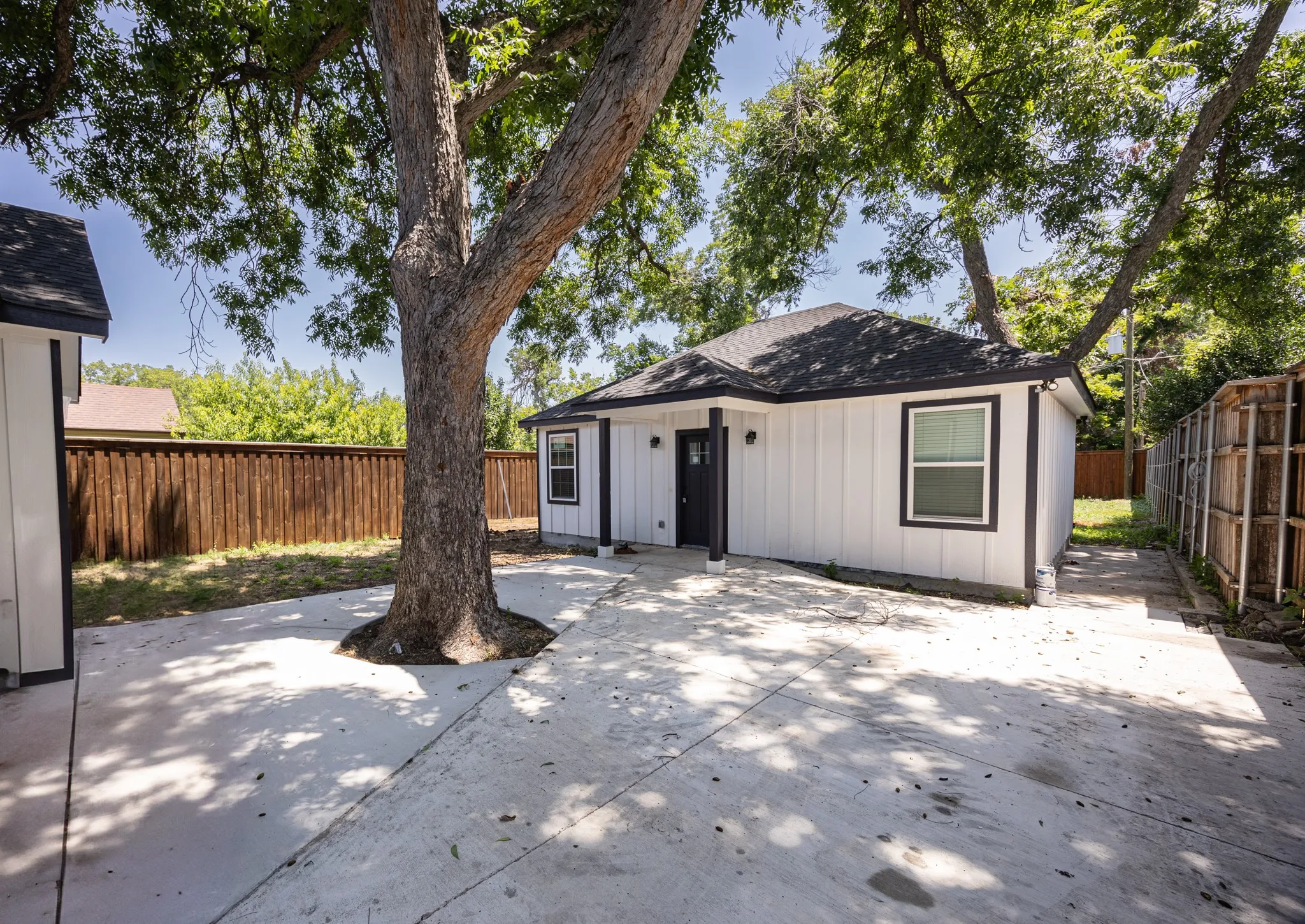 Single Family Residence For Sale in Tarrant County , 809 Haynes Avenue, Fort Worth, Texas 76103, 6 Bedroom, 4 Bathroom, Garage spaces, 2,700 Sqft, built in 1931, mls#21348088, Real Estate Agent in Fort Worth, Homes For Sale in Tarrant county, Homes For Sale in Fort Worth, Realtor in Fort Worth Texas, Real Estate Brokerage Independent Realty Texas, Luminita Cordes Realtor