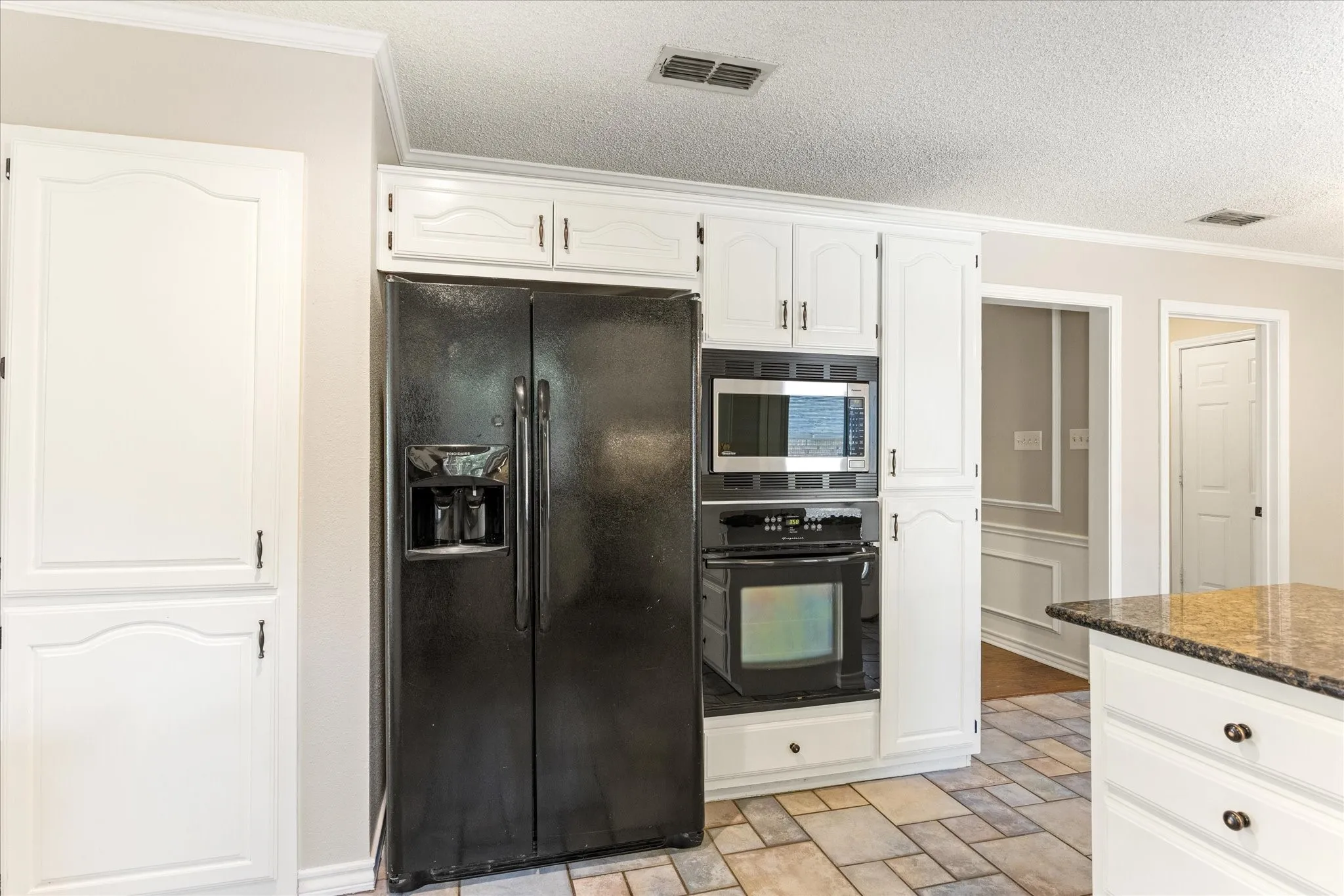 Single Family Residence For Sale in Hood County , 6105 Belvidere Circle, Granbury, Texas 76049, 4 Bedroom, 3 Bathroom, 2 Garage spaces, 2,232 Sqft, built in 1989, mls#21348124, Real Estate Agent in Granbury, Homes For Sale in Hood county, Homes For Sale in Granbury, Realtor in Granbury Texas, Real Estate Brokerage Independent Realty Texas, Luminita Cordes Realtor