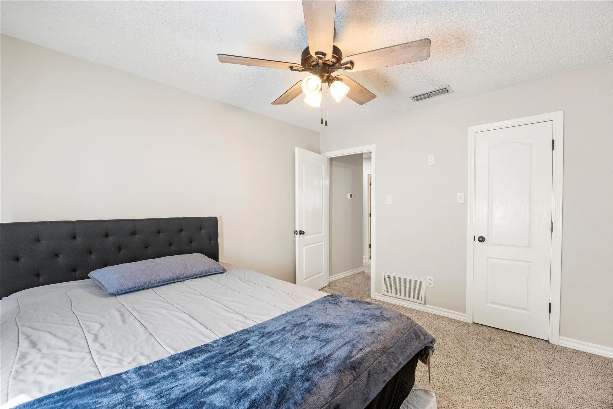 Single Family Residence For Sale in Hood County , 6105 Belvidere Circle, Granbury, Texas 76049, 4 Bedroom, 3 Bathroom, 2 Garage spaces, 2,232 Sqft, built in 1989, mls#21348124, Real Estate Agent in Granbury, Homes For Sale in Hood county, Homes For Sale in Granbury, Realtor in Granbury Texas, Real Estate Brokerage Independent Realty Texas, Luminita Cordes Realtor