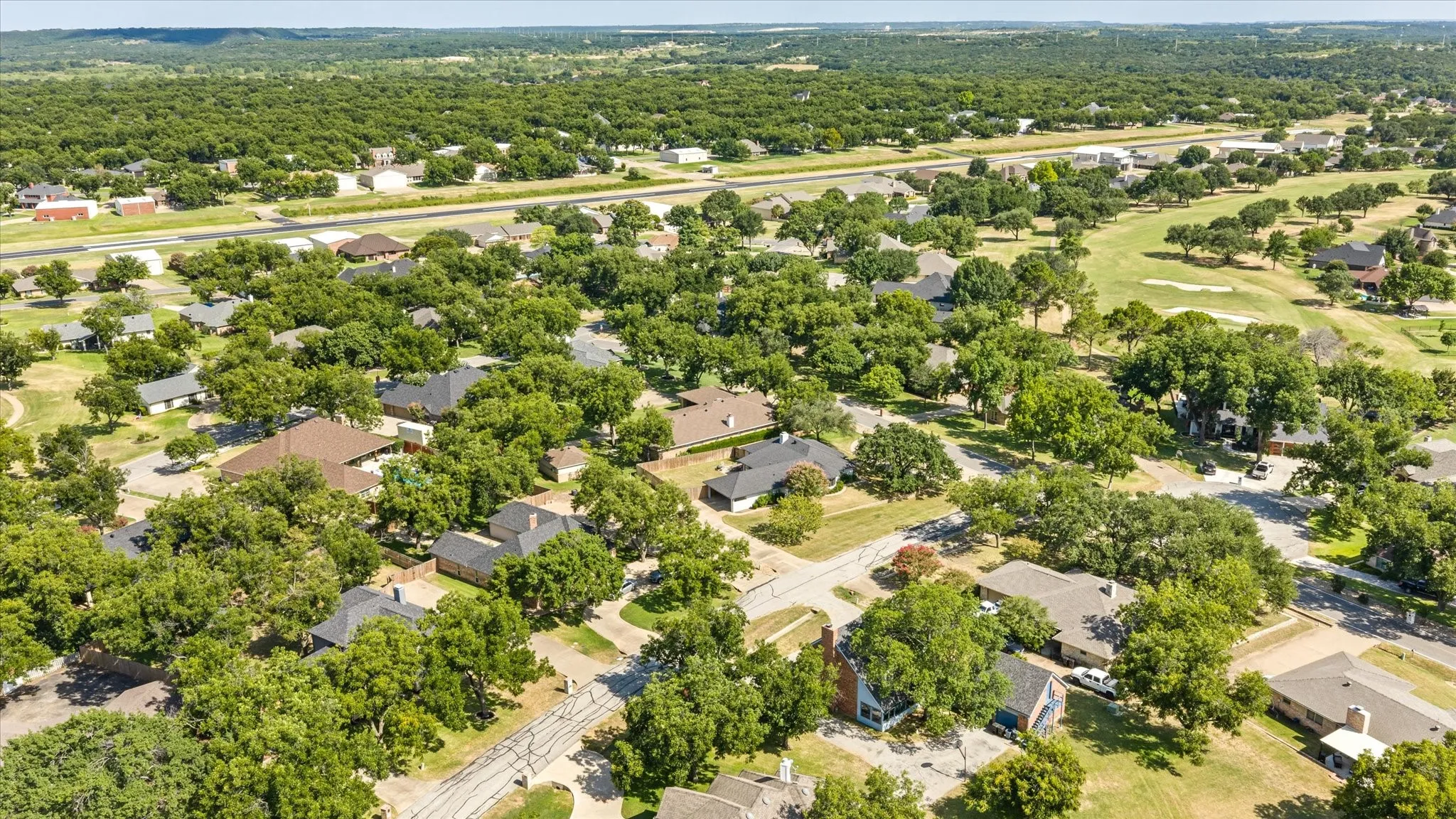 Single Family Residence For Sale in Hood County , 6105 Belvidere Circle, Granbury, Texas 76049, 4 Bedroom, 3 Bathroom, 2 Garage spaces, 2,232 Sqft, built in 1989, mls#21348124, Real Estate Agent in Granbury, Homes For Sale in Hood county, Homes For Sale in Granbury, Realtor in Granbury Texas, Real Estate Brokerage Independent Realty Texas, Luminita Cordes Realtor