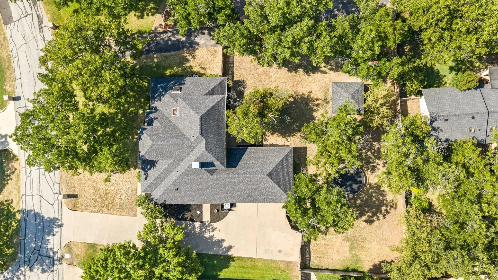 Single Family Residence For Sale in Hood County , 6105 Belvidere Circle, Granbury, Texas 76049, 4 Bedroom, 3 Bathroom, 2 Garage spaces, 2,232 Sqft, built in 1989, mls#21348124, Real Estate Agent in Granbury, Homes For Sale in Hood county, Homes For Sale in Granbury, Realtor in Granbury Texas, Real Estate Brokerage Independent Realty Texas, Luminita Cordes Realtor
