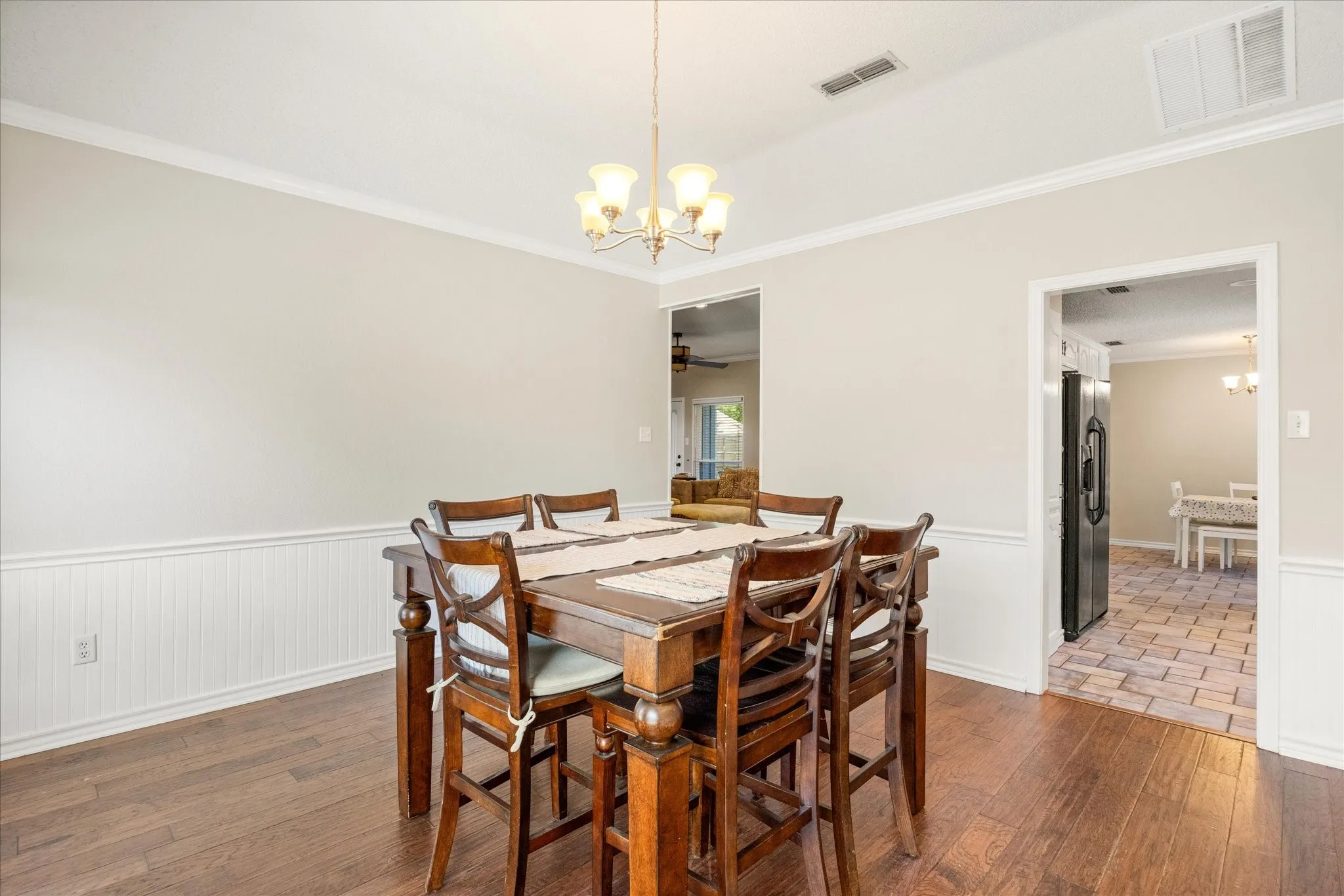 Single Family Residence For Sale in Hood County , 6105 Belvidere Circle, Granbury, Texas 76049, 4 Bedroom, 3 Bathroom, 2 Garage spaces, 2,232 Sqft, built in 1989, mls#21348124, Real Estate Agent in Granbury, Homes For Sale in Hood county, Homes For Sale in Granbury, Realtor in Granbury Texas, Real Estate Brokerage Independent Realty Texas, Luminita Cordes Realtor