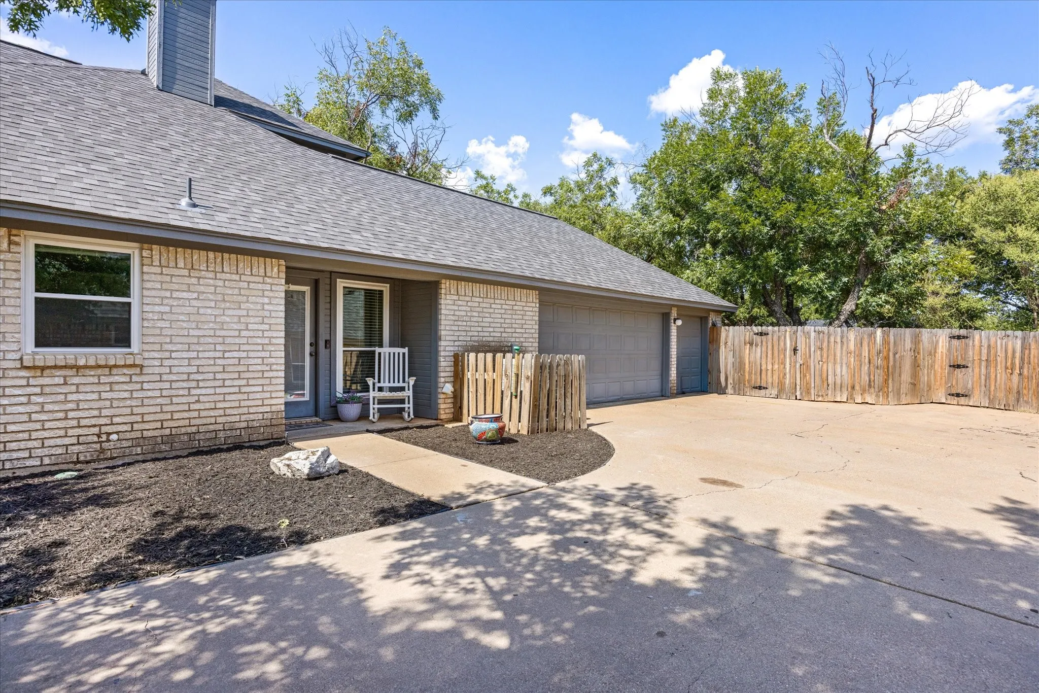 Single Family Residence For Sale in Hood County , 6105 Belvidere Circle, Granbury, Texas 76049, 4 Bedroom, 3 Bathroom, 2 Garage spaces, 2,232 Sqft, built in 1989, mls#21348124, Real Estate Agent in Granbury, Homes For Sale in Hood county, Homes For Sale in Granbury, Realtor in Granbury Texas, Real Estate Brokerage Independent Realty Texas, Luminita Cordes Realtor