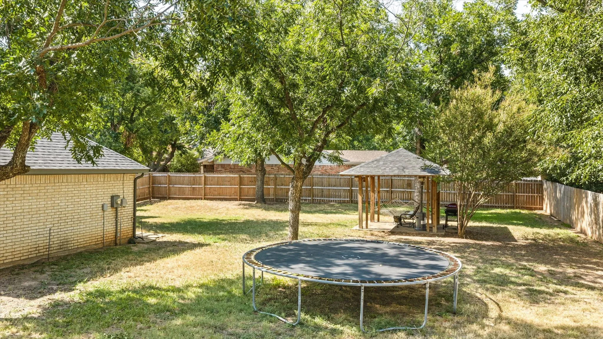 Single Family Residence For Sale in Hood County , 6105 Belvidere Circle, Granbury, Texas 76049, 4 Bedroom, 3 Bathroom, 2 Garage spaces, 2,232 Sqft, built in 1989, mls#21348124, Real Estate Agent in Granbury, Homes For Sale in Hood county, Homes For Sale in Granbury, Realtor in Granbury Texas, Real Estate Brokerage Independent Realty Texas, Luminita Cordes Realtor