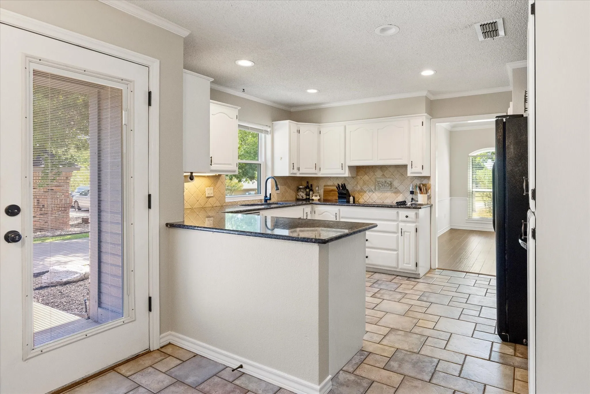 Single Family Residence For Sale in Hood County , 6105 Belvidere Circle, Granbury, Texas 76049, 4 Bedroom, 3 Bathroom, 2 Garage spaces, 2,232 Sqft, built in 1989, mls#21348124, Real Estate Agent in Granbury, Homes For Sale in Hood county, Homes For Sale in Granbury, Realtor in Granbury Texas, Real Estate Brokerage Independent Realty Texas, Luminita Cordes Realtor