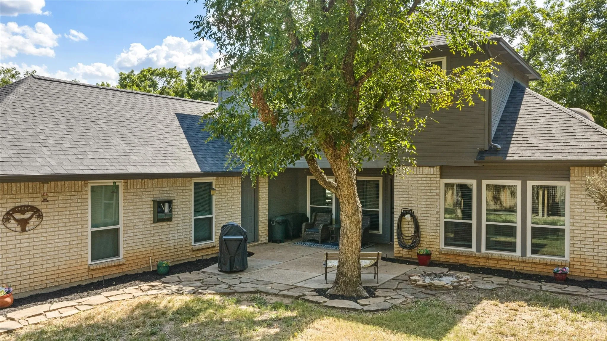 Single Family Residence For Sale in Hood County , 6105 Belvidere Circle, Granbury, Texas 76049, 4 Bedroom, 3 Bathroom, 2 Garage spaces, 2,232 Sqft, built in 1989, mls#21348124, Real Estate Agent in Granbury, Homes For Sale in Hood county, Homes For Sale in Granbury, Realtor in Granbury Texas, Real Estate Brokerage Independent Realty Texas, Luminita Cordes Realtor