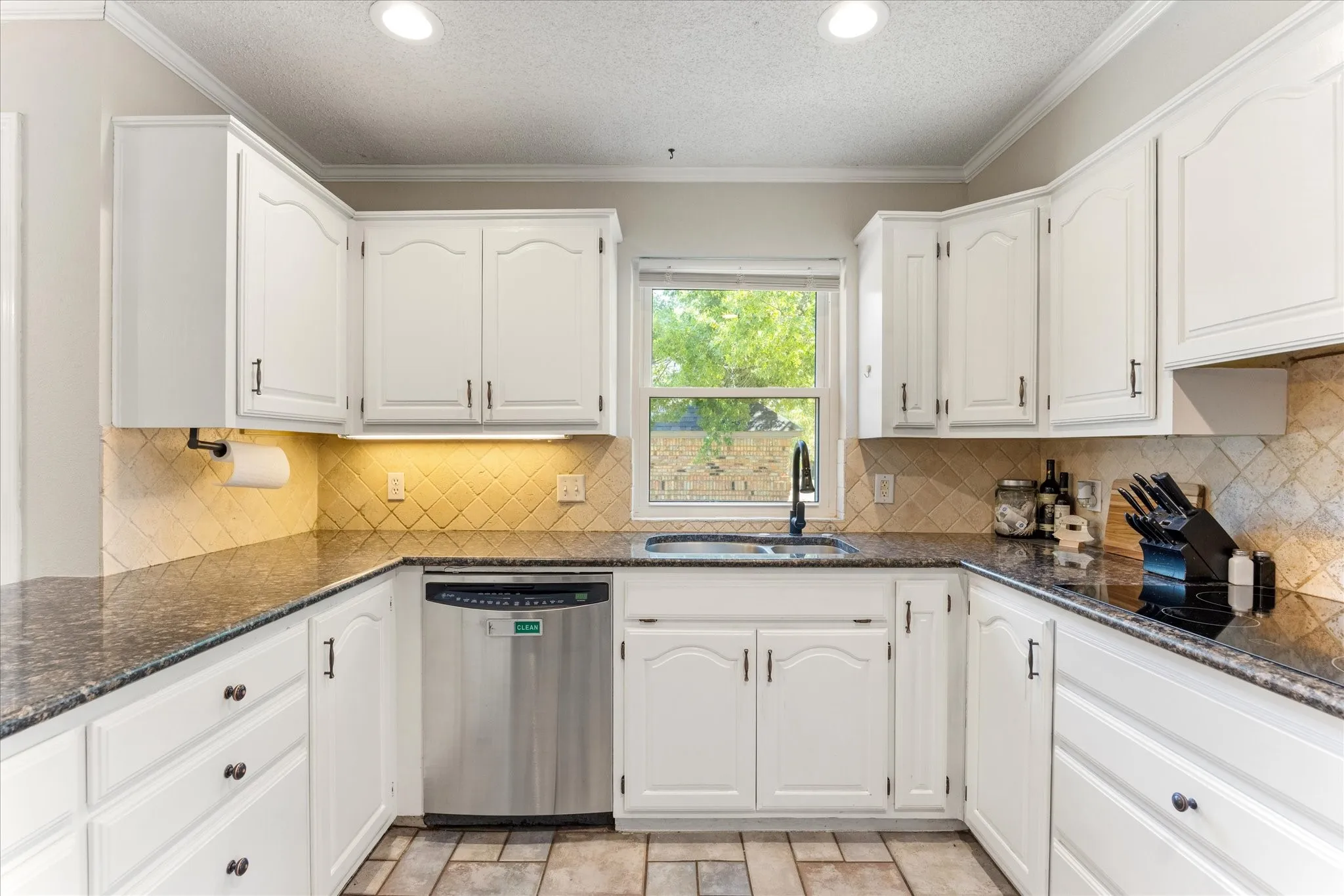 Single Family Residence For Sale in Hood County , 6105 Belvidere Circle, Granbury, Texas 76049, 4 Bedroom, 3 Bathroom, 2 Garage spaces, 2,232 Sqft, built in 1989, mls#21348124, Real Estate Agent in Granbury, Homes For Sale in Hood county, Homes For Sale in Granbury, Realtor in Granbury Texas, Real Estate Brokerage Independent Realty Texas, Luminita Cordes Realtor