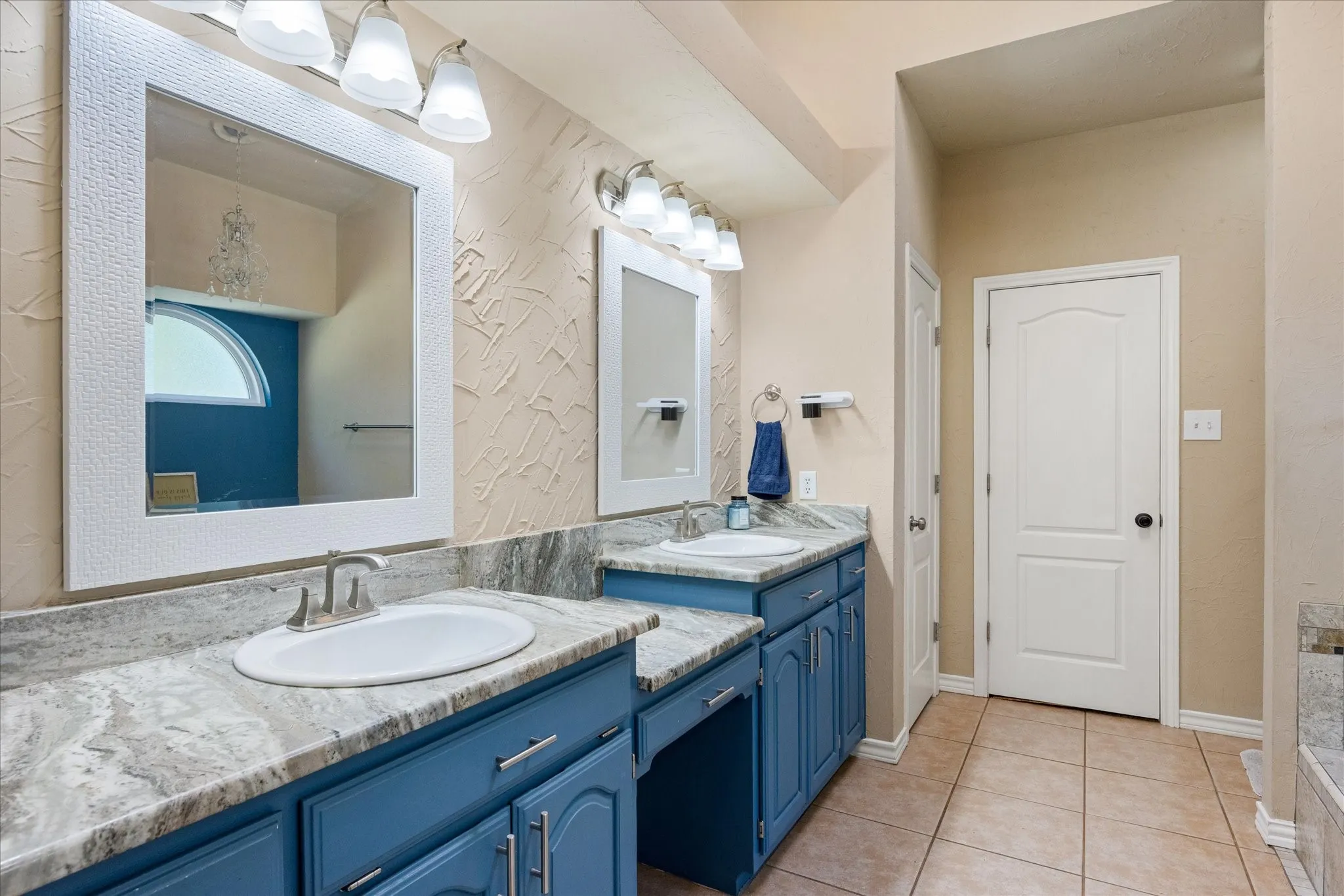 Single Family Residence For Sale in Hood County , 6105 Belvidere Circle, Granbury, Texas 76049, 4 Bedroom, 3 Bathroom, 2 Garage spaces, 2,232 Sqft, built in 1989, mls#21348124, Real Estate Agent in Granbury, Homes For Sale in Hood county, Homes For Sale in Granbury, Realtor in Granbury Texas, Real Estate Brokerage Independent Realty Texas, Luminita Cordes Realtor