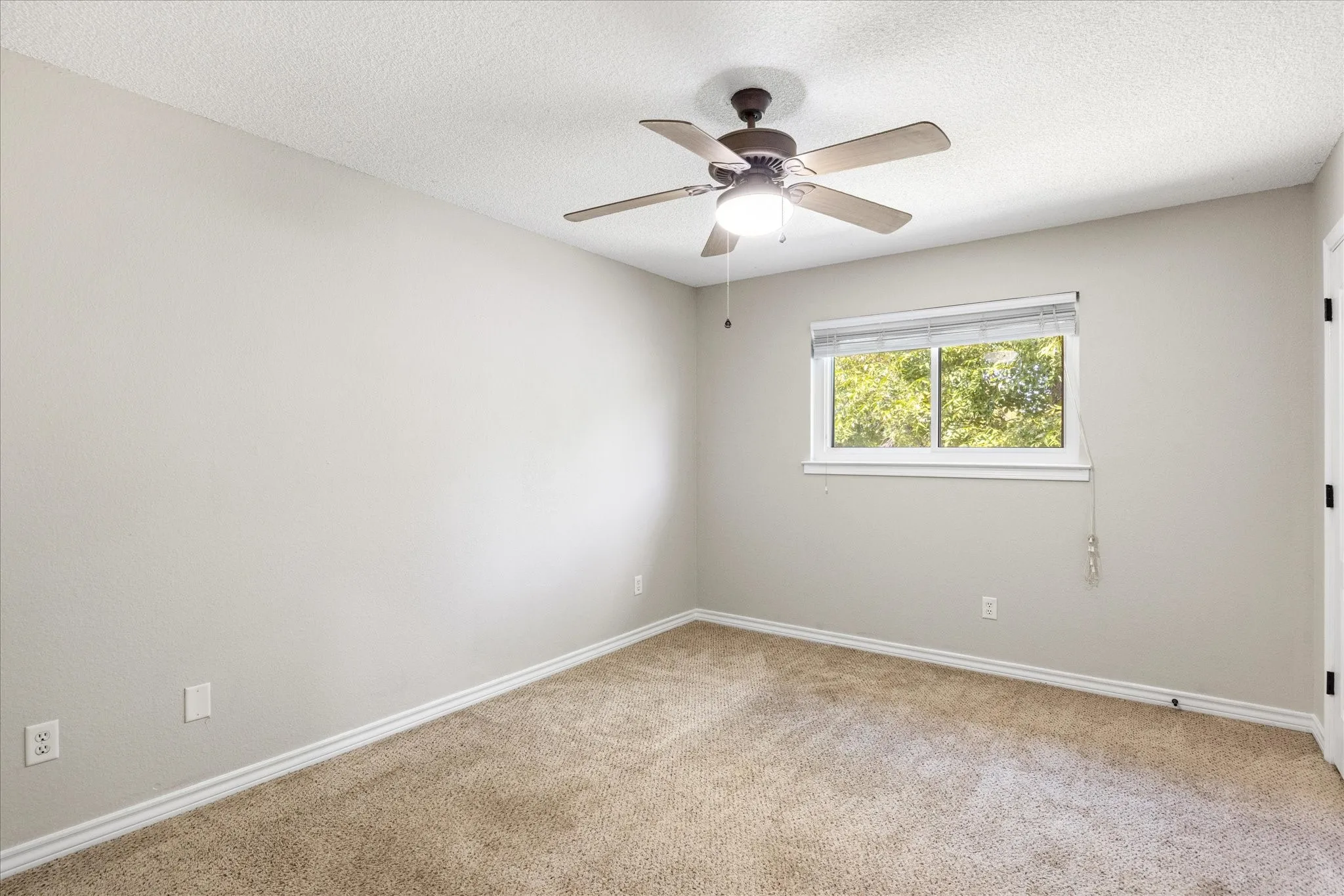 Single Family Residence For Sale in Hood County , 6105 Belvidere Circle, Granbury, Texas 76049, 4 Bedroom, 3 Bathroom, 2 Garage spaces, 2,232 Sqft, built in 1989, mls#21348124, Real Estate Agent in Granbury, Homes For Sale in Hood county, Homes For Sale in Granbury, Realtor in Granbury Texas, Real Estate Brokerage Independent Realty Texas, Luminita Cordes Realtor