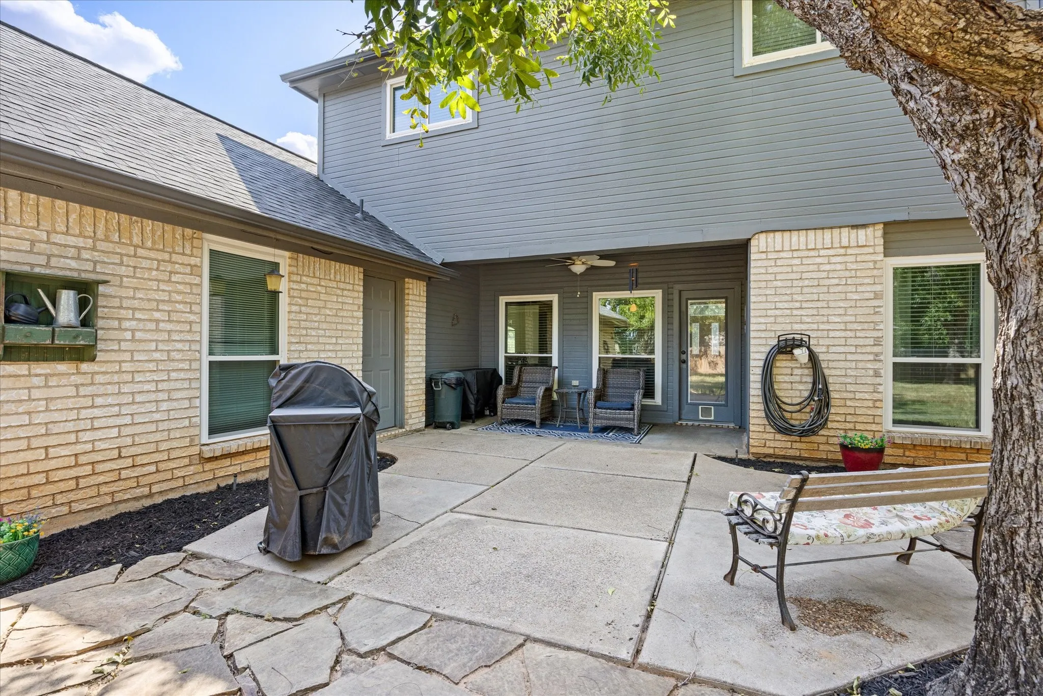 Single Family Residence For Sale in Hood County , 6105 Belvidere Circle, Granbury, Texas 76049, 4 Bedroom, 3 Bathroom, 2 Garage spaces, 2,232 Sqft, built in 1989, mls#21348124, Real Estate Agent in Granbury, Homes For Sale in Hood county, Homes For Sale in Granbury, Realtor in Granbury Texas, Real Estate Brokerage Independent Realty Texas, Luminita Cordes Realtor
