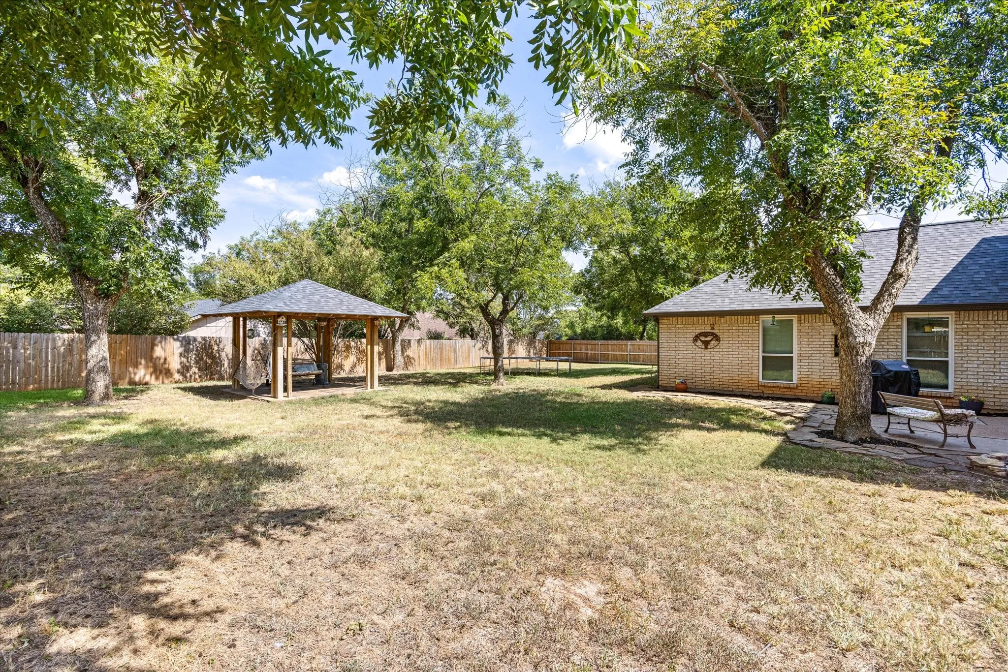 Single Family Residence For Sale in Hood County , 6105 Belvidere Circle, Granbury, Texas 76049, 4 Bedroom, 3 Bathroom, 2 Garage spaces, 2,232 Sqft, built in 1989, mls#21348124, Real Estate Agent in Granbury, Homes For Sale in Hood county, Homes For Sale in Granbury, Realtor in Granbury Texas, Real Estate Brokerage Independent Realty Texas, Luminita Cordes Realtor