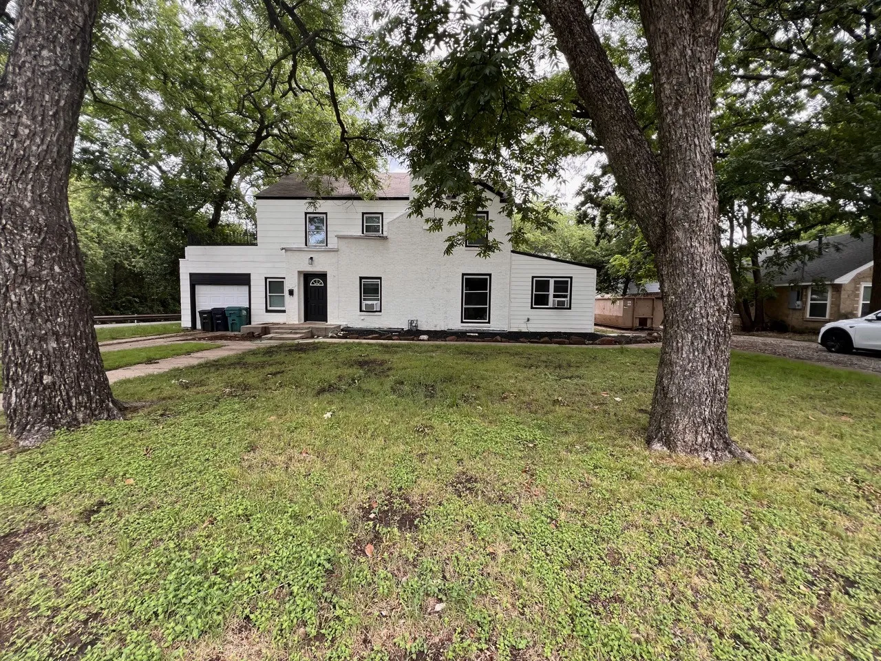 Single Family Residence For Rent in Denton County , 622 N Austin Street, Denton, Texas 76201, 3 Bedroom, 3 Bathroom, 1 Garage spaces, 2,300 Sqft, built in 1940, mls#21348030, Real Estate Agent in Denton, Homes For Rent in Denton county, Homes For Rent in Denton, Realtor in Denton Texas, Real Estate Brokerage Independent Realty Texas, Luminita Cordes Realtor