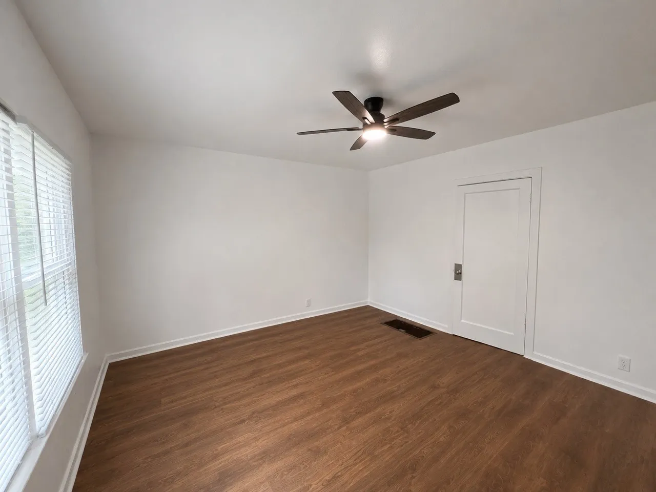Single Family Residence For Rent in Denton County , 622 N Austin Street, Denton, Texas 76201, 3 Bedroom, 3 Bathroom, 1 Garage spaces, 2,300 Sqft, built in 1940, mls#21348030, Real Estate Agent in Denton, Homes For Rent in Denton county, Homes For Rent in Denton, Realtor in Denton Texas, Real Estate Brokerage Independent Realty Texas, Luminita Cordes Realtor