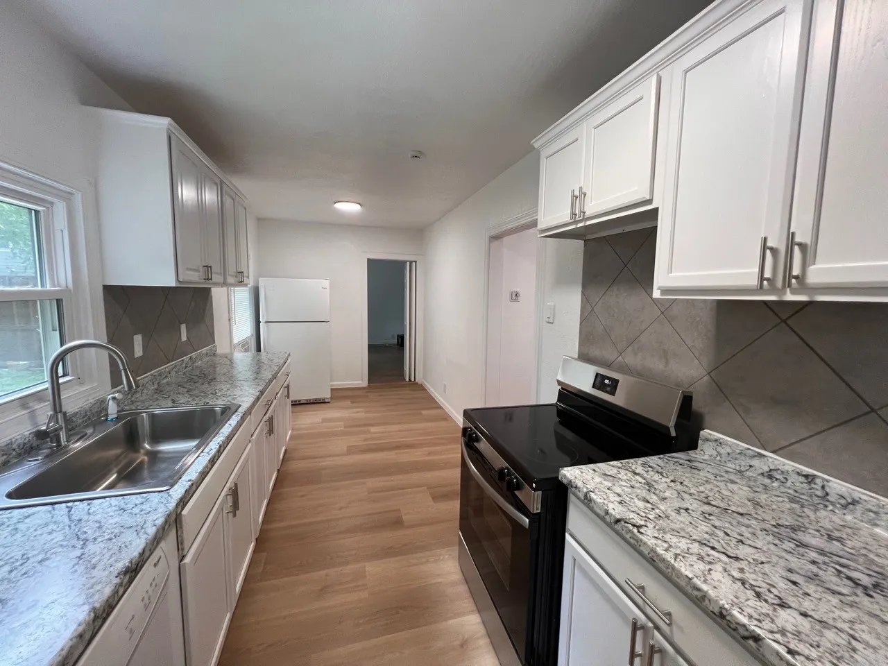 Single Family Residence For Rent in Denton County , 622 N Austin Street, Denton, Texas 76201, 3 Bedroom, 3 Bathroom, 1 Garage spaces, 2,300 Sqft, built in 1940, mls#21348030, Real Estate Agent in Denton, Homes For Rent in Denton county, Homes For Rent in Denton, Realtor in Denton Texas, Real Estate Brokerage Independent Realty Texas, Luminita Cordes Realtor