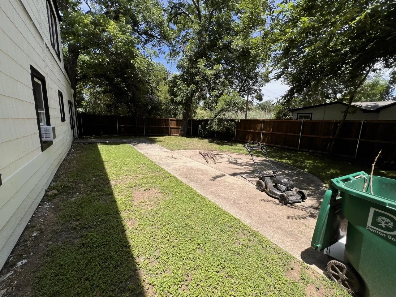 Single Family Residence For Rent in Denton County , 622 N Austin Street, Denton, Texas 76201, 3 Bedroom, 3 Bathroom, 1 Garage spaces, 2,300 Sqft, built in 1940, mls#21348030, Real Estate Agent in Denton, Homes For Rent in Denton county, Homes For Rent in Denton, Realtor in Denton Texas, Real Estate Brokerage Independent Realty Texas, Luminita Cordes Realtor