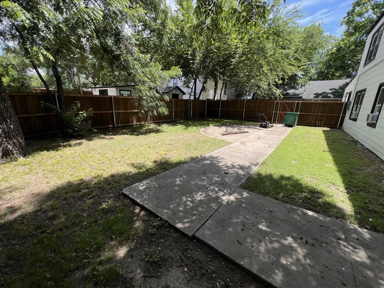 Single Family Residence For Rent in Denton County , 622 N Austin Street, Denton, Texas 76201, 3 Bedroom, 3 Bathroom, 1 Garage spaces, 2,300 Sqft, built in 1940, mls#21348030, Real Estate Agent in Denton, Homes For Rent in Denton county, Homes For Rent in Denton, Realtor in Denton Texas, Real Estate Brokerage Independent Realty Texas, Luminita Cordes Realtor