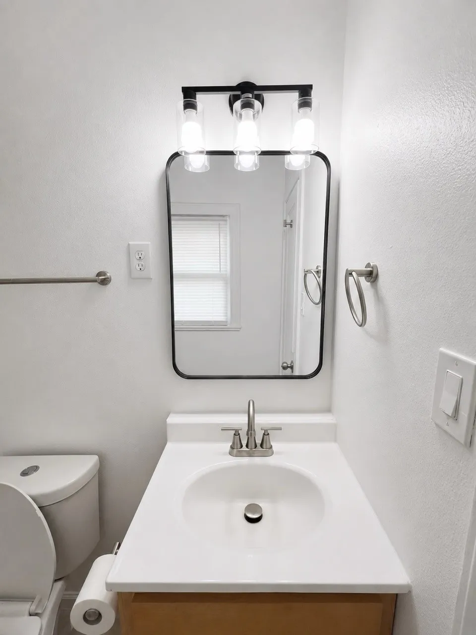 Single Family Residence For Rent in Denton County , 622 N Austin Street, Denton, Texas 76201, 3 Bedroom, 3 Bathroom, 1 Garage spaces, 2,300 Sqft, built in 1940, mls#21348030, Real Estate Agent in Denton, Homes For Rent in Denton county, Homes For Rent in Denton, Realtor in Denton Texas, Real Estate Brokerage Independent Realty Texas, Luminita Cordes Realtor