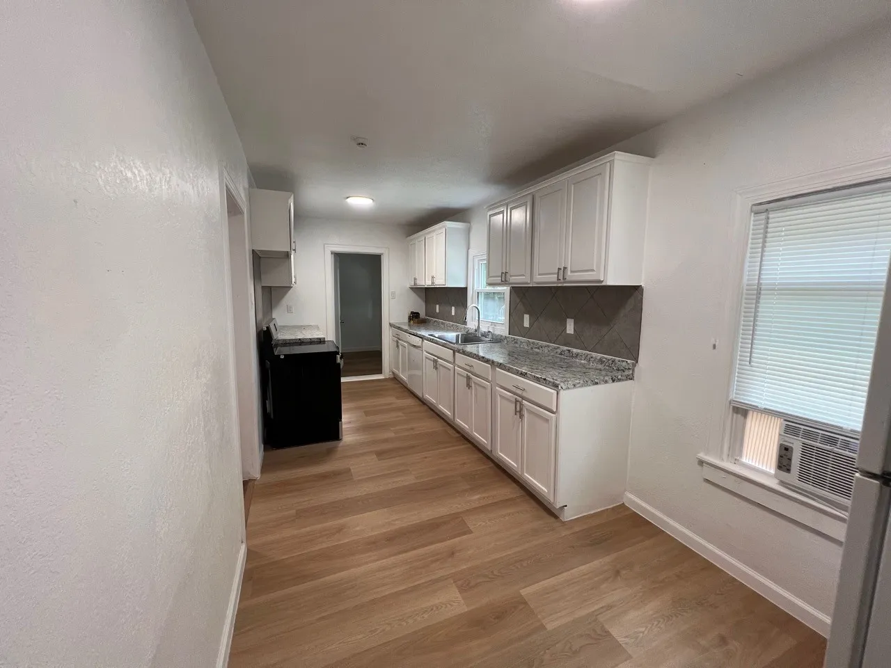 Single Family Residence For Rent in Denton County , 622 N Austin Street, Denton, Texas 76201, 3 Bedroom, 3 Bathroom, 1 Garage spaces, 2,300 Sqft, built in 1940, mls#21348030, Real Estate Agent in Denton, Homes For Rent in Denton county, Homes For Rent in Denton, Realtor in Denton Texas, Real Estate Brokerage Independent Realty Texas, Luminita Cordes Realtor