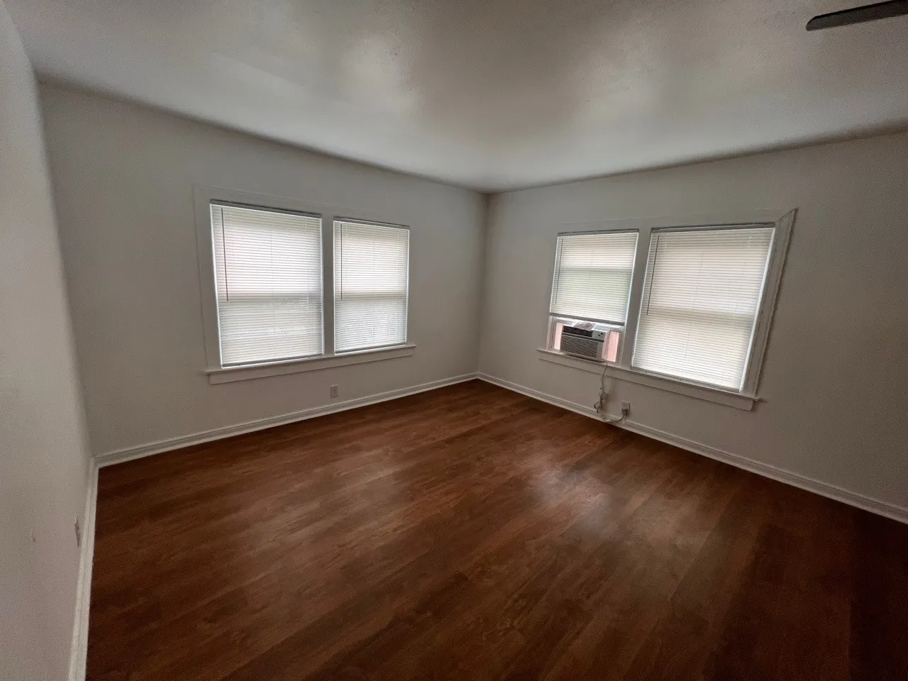 Single Family Residence For Rent in Denton County , 622 N Austin Street, Denton, Texas 76201, 3 Bedroom, 3 Bathroom, 1 Garage spaces, 2,300 Sqft, built in 1940, mls#21348030, Real Estate Agent in Denton, Homes For Rent in Denton county, Homes For Rent in Denton, Realtor in Denton Texas, Real Estate Brokerage Independent Realty Texas, Luminita Cordes Realtor