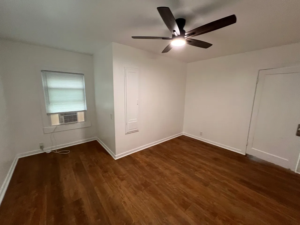 Single Family Residence For Rent in Denton County , 622 N Austin Street, Denton, Texas 76201, 3 Bedroom, 3 Bathroom, 1 Garage spaces, 2,300 Sqft, built in 1940, mls#21348030, Real Estate Agent in Denton, Homes For Rent in Denton county, Homes For Rent in Denton, Realtor in Denton Texas, Real Estate Brokerage Independent Realty Texas, Luminita Cordes Realtor