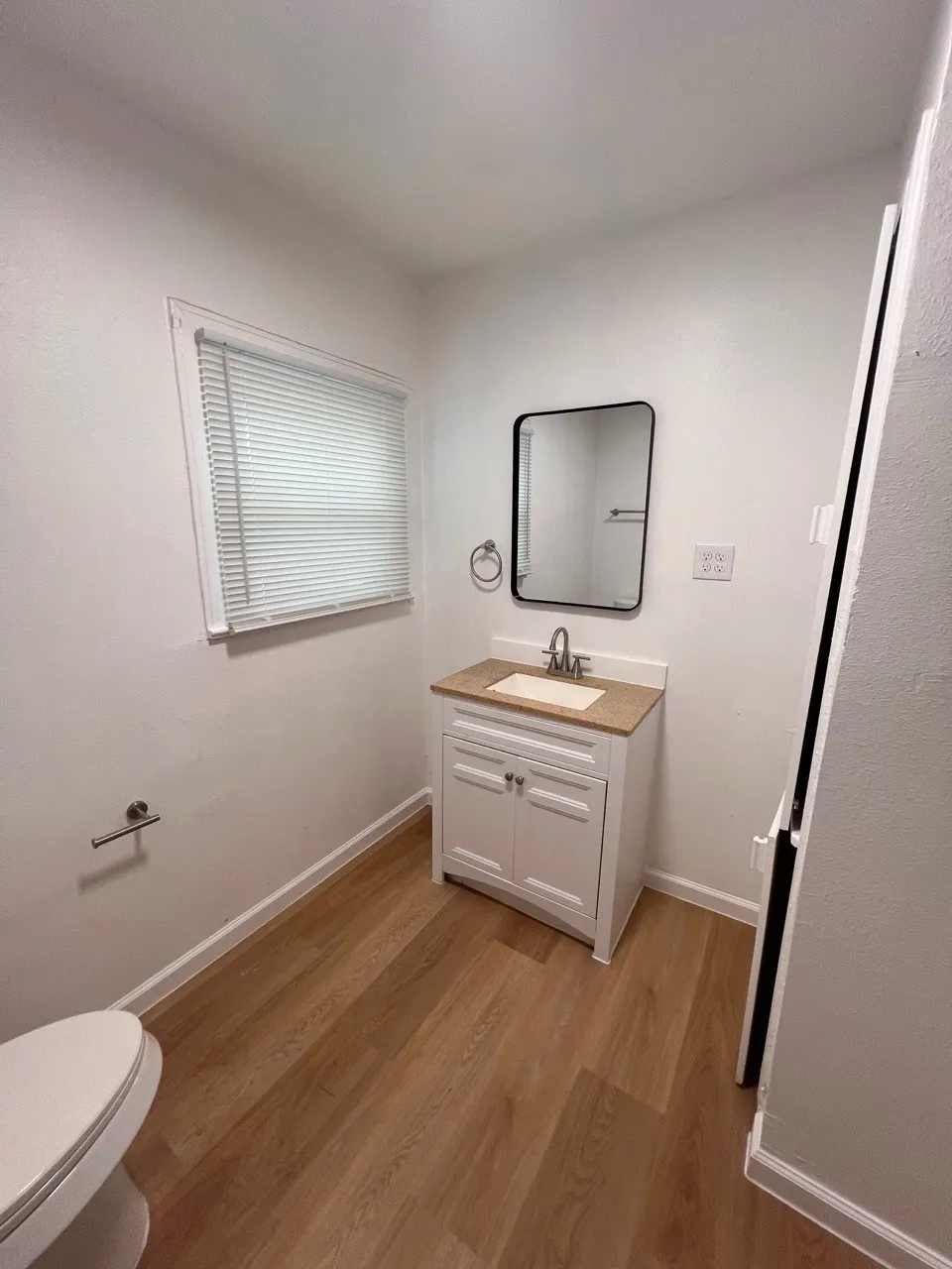 Single Family Residence For Rent in Denton County , 622 N Austin Street, Denton, Texas 76201, 3 Bedroom, 3 Bathroom, 1 Garage spaces, 2,300 Sqft, built in 1940, mls#21348030, Real Estate Agent in Denton, Homes For Rent in Denton county, Homes For Rent in Denton, Realtor in Denton Texas, Real Estate Brokerage Independent Realty Texas, Luminita Cordes Realtor
