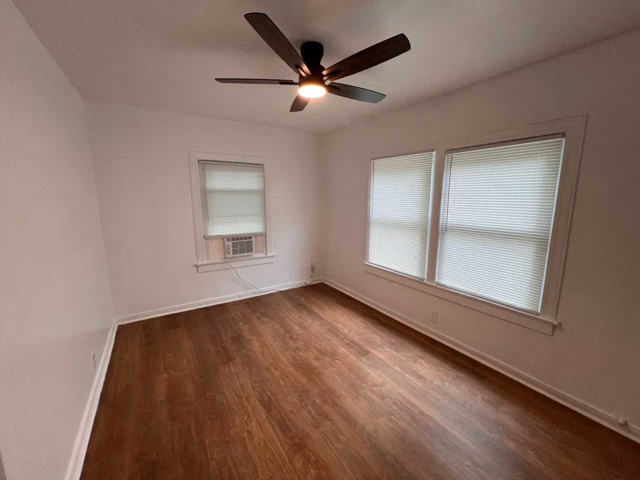 Single Family Residence For Rent in Denton County , 622 N Austin Street, Denton, Texas 76201, 3 Bedroom, 3 Bathroom, 1 Garage spaces, 2,300 Sqft, built in 1940, mls#21348030, Real Estate Agent in Denton, Homes For Rent in Denton county, Homes For Rent in Denton, Realtor in Denton Texas, Real Estate Brokerage Independent Realty Texas, Luminita Cordes Realtor