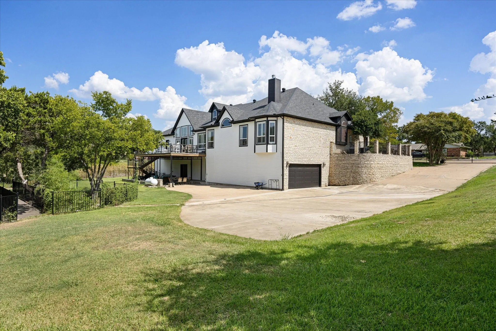 Single Family Residence For Sale in Hood County , 6410 Westover Drive, Granbury, Texas 76049, 5 Bedroom, 7 Bathroom, 4 Garage spaces, 6,251 Sqft, built in 1998, mls#21347825, Real Estate Agent in Granbury, Homes For Sale in Hood county, Homes For Sale in Granbury, Realtor in Granbury Texas, Real Estate Brokerage Independent Realty Texas, Luminita Cordes Realtor