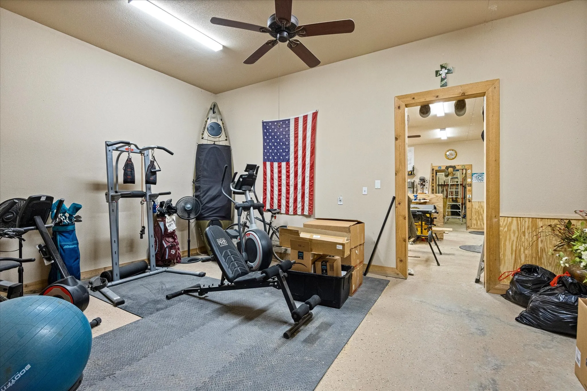 Single Family Residence For Sale in Hood County , 6410 Westover Drive, Granbury, Texas 76049, 5 Bedroom, 7 Bathroom, 4 Garage spaces, 6,251 Sqft, built in 1998, mls#21347825, Real Estate Agent in Granbury, Homes For Sale in Hood county, Homes For Sale in Granbury, Realtor in Granbury Texas, Real Estate Brokerage Independent Realty Texas, Luminita Cordes Realtor