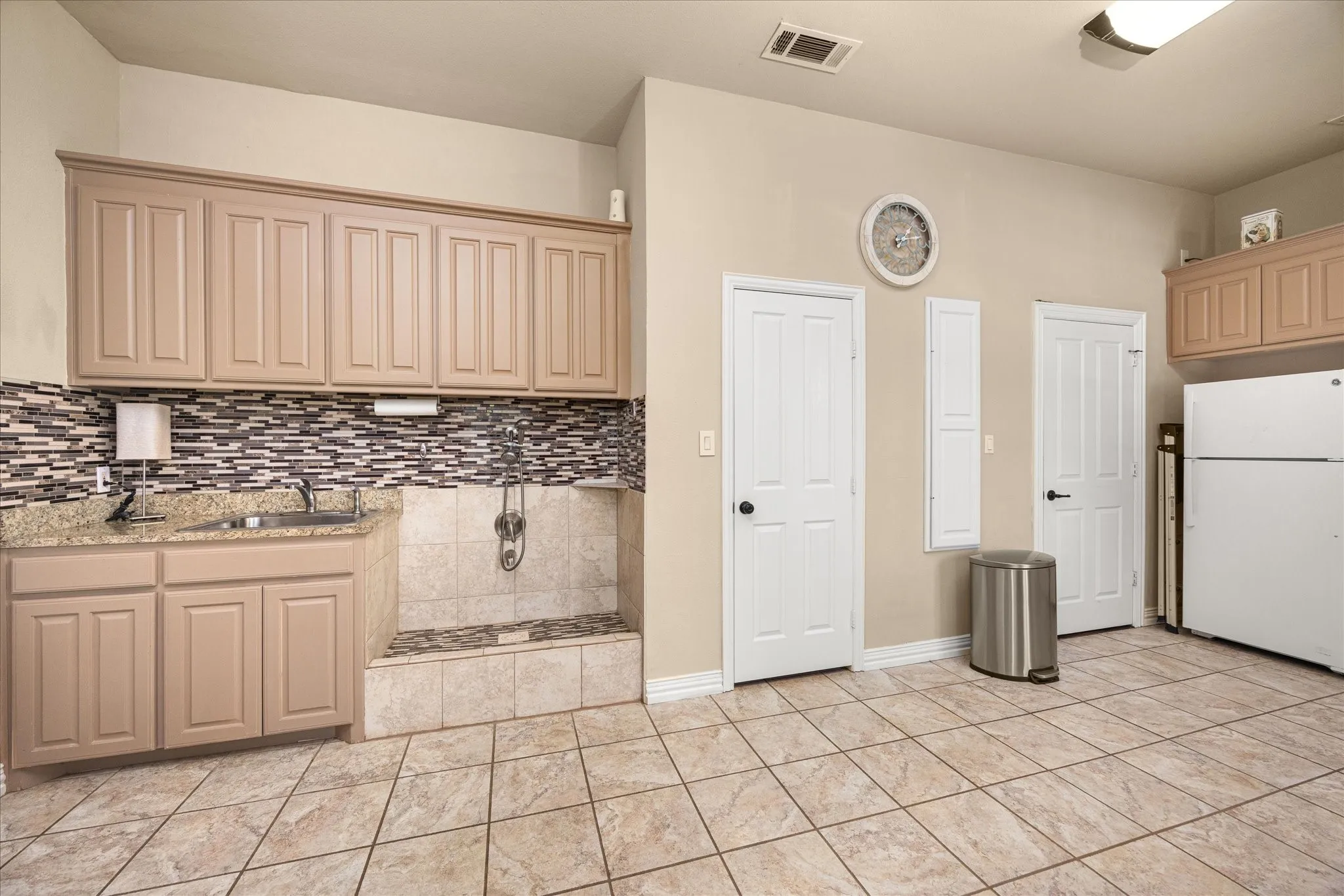 Single Family Residence For Sale in Hood County , 6410 Westover Drive, Granbury, Texas 76049, 5 Bedroom, 7 Bathroom, 4 Garage spaces, 6,251 Sqft, built in 1998, mls#21347825, Real Estate Agent in Granbury, Homes For Sale in Hood county, Homes For Sale in Granbury, Realtor in Granbury Texas, Real Estate Brokerage Independent Realty Texas, Luminita Cordes Realtor
