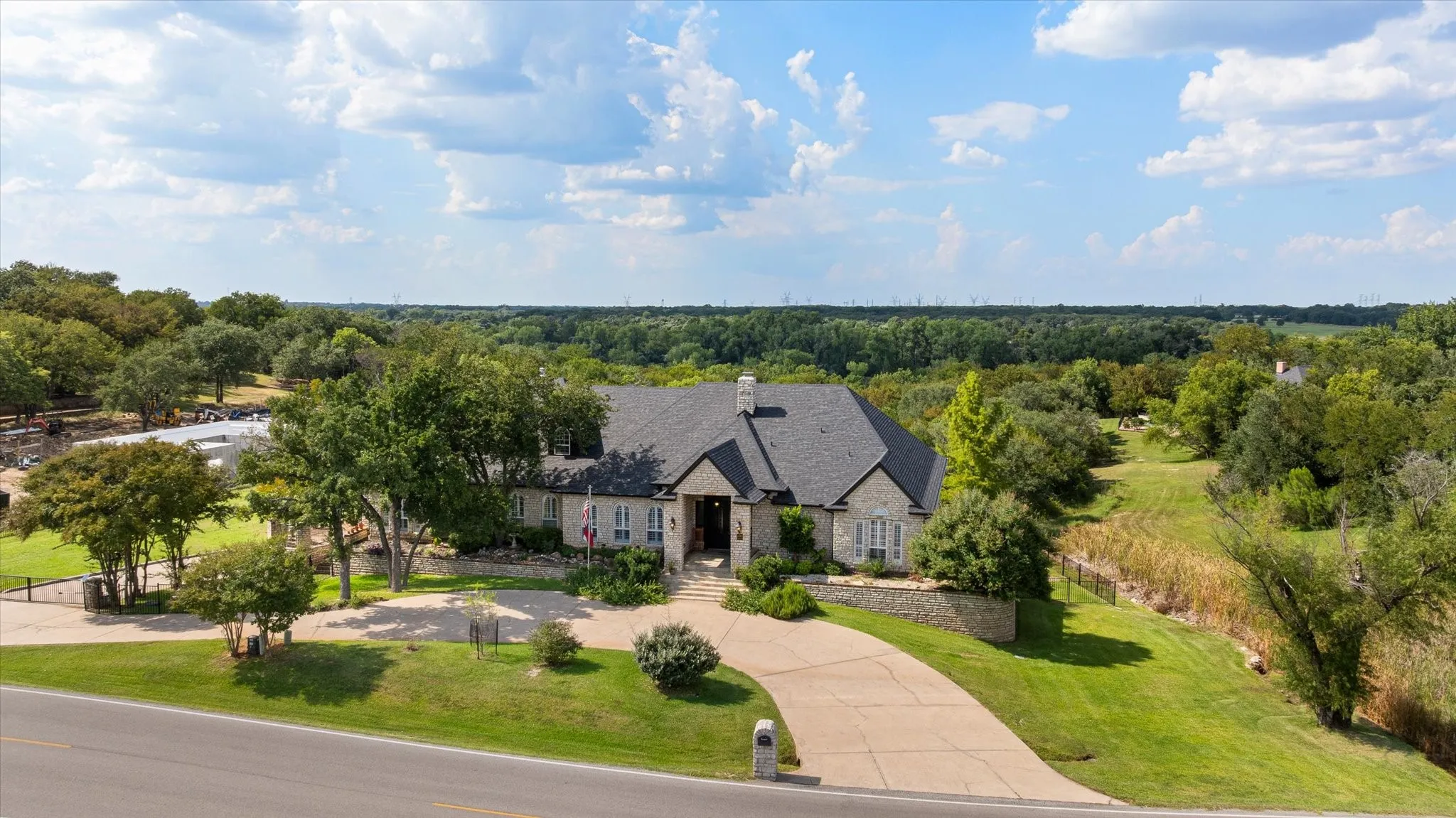 Single Family Residence For Sale in Hood County , 6410 Westover Drive, Granbury, Texas 76049, 5 Bedroom, 7 Bathroom, 4 Garage spaces, 6,251 Sqft, built in 1998, mls#21347825, Real Estate Agent in Granbury, Homes For Sale in Hood county, Homes For Sale in Granbury, Realtor in Granbury Texas, Real Estate Brokerage Independent Realty Texas, Luminita Cordes Realtor