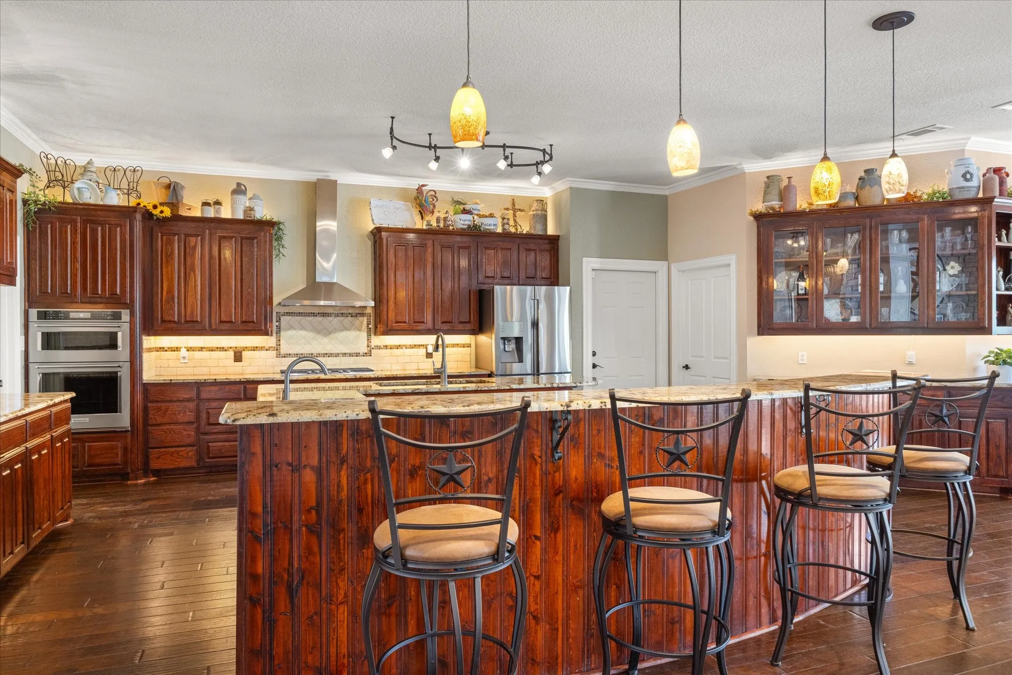 Single Family Residence For Sale in Hood County , 6410 Westover Drive, Granbury, Texas 76049, 5 Bedroom, 7 Bathroom, 4 Garage spaces, 6,251 Sqft, built in 1998, mls#21347825, Real Estate Agent in Granbury, Homes For Sale in Hood county, Homes For Sale in Granbury, Realtor in Granbury Texas, Real Estate Brokerage Independent Realty Texas, Luminita Cordes Realtor