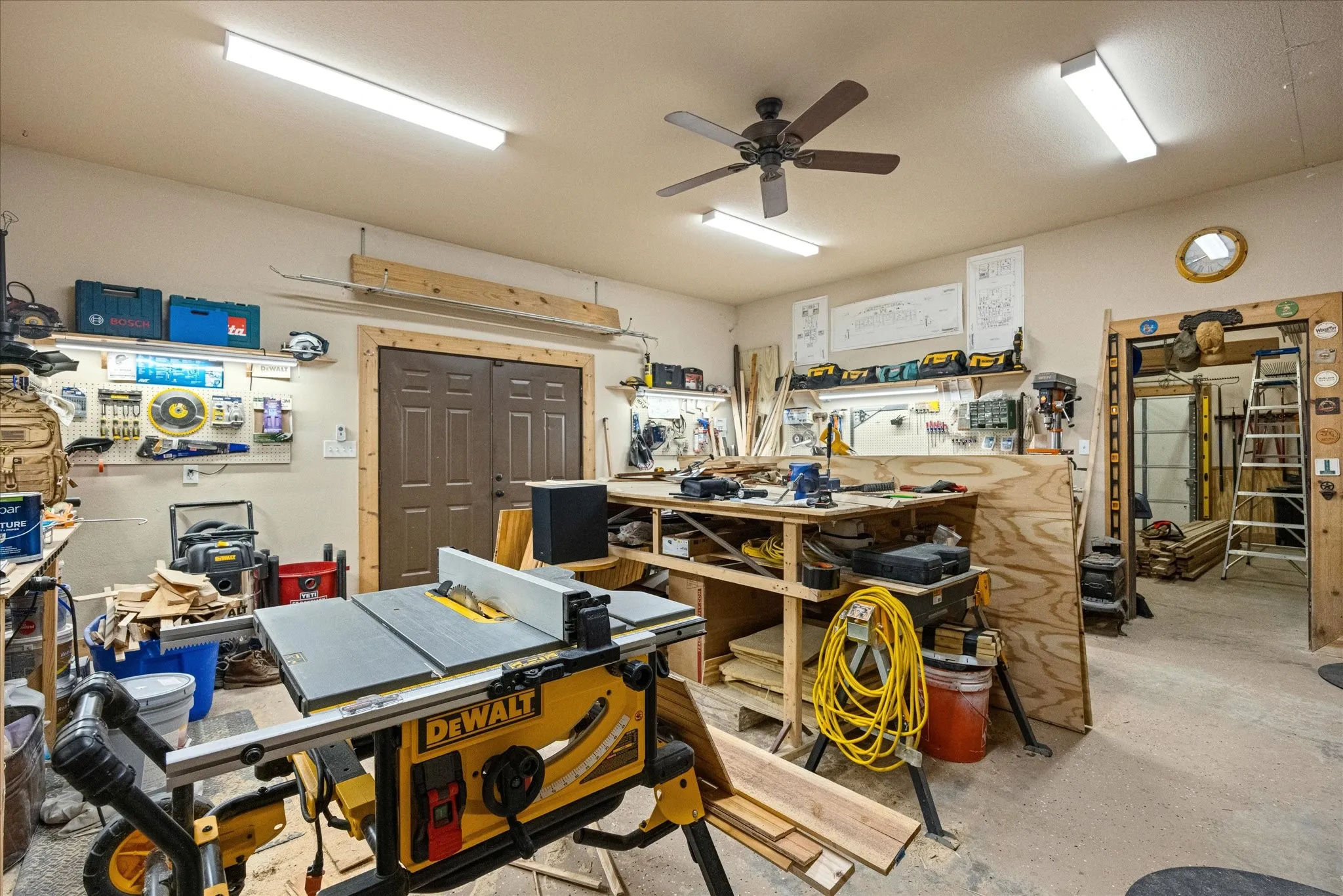 Single Family Residence For Sale in Hood County , 6410 Westover Drive, Granbury, Texas 76049, 5 Bedroom, 7 Bathroom, 4 Garage spaces, 6,251 Sqft, built in 1998, mls#21347825, Real Estate Agent in Granbury, Homes For Sale in Hood county, Homes For Sale in Granbury, Realtor in Granbury Texas, Real Estate Brokerage Independent Realty Texas, Luminita Cordes Realtor