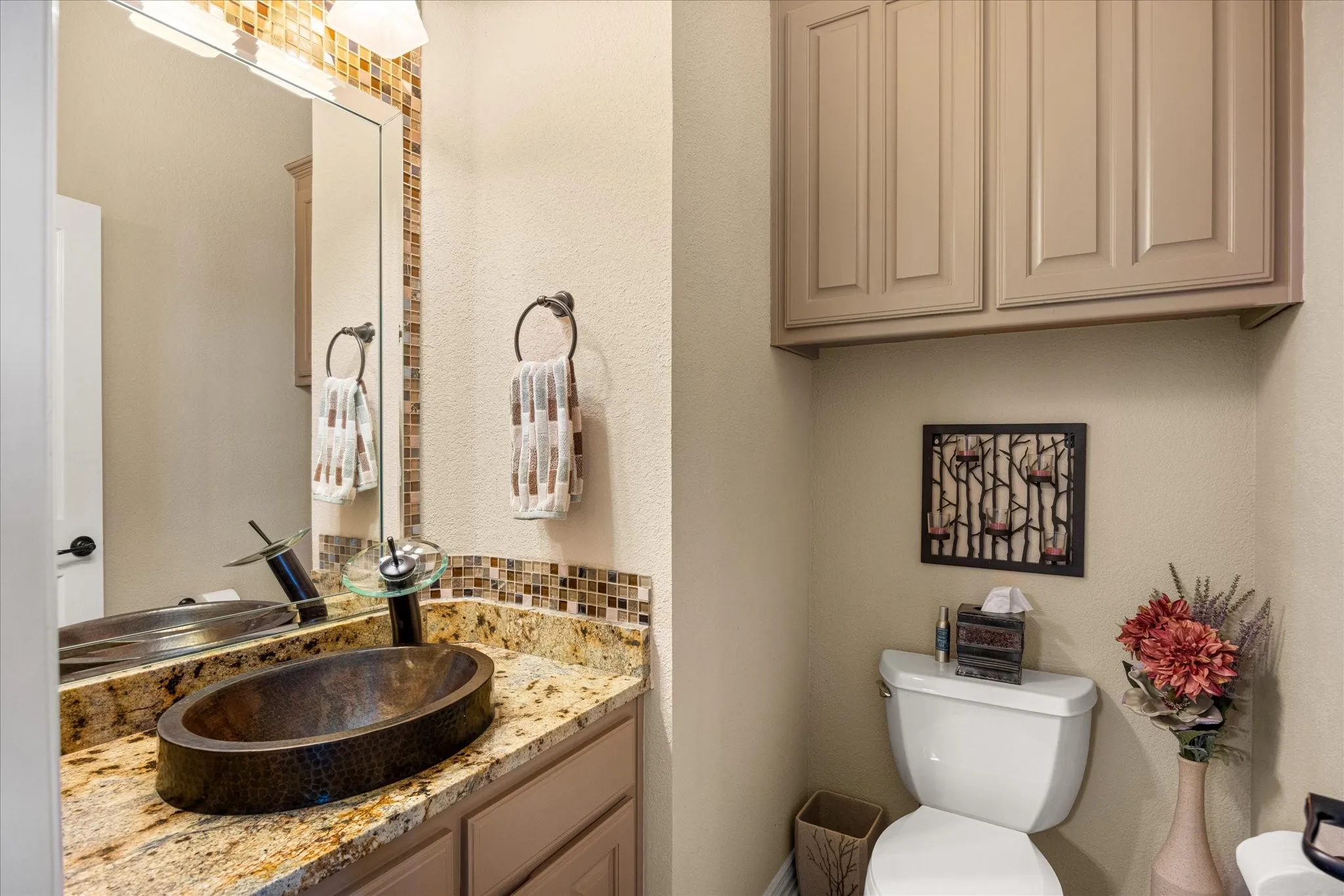 Single Family Residence For Sale in Hood County , 6410 Westover Drive, Granbury, Texas 76049, 5 Bedroom, 7 Bathroom, 4 Garage spaces, 6,251 Sqft, built in 1998, mls#21347825, Real Estate Agent in Granbury, Homes For Sale in Hood county, Homes For Sale in Granbury, Realtor in Granbury Texas, Real Estate Brokerage Independent Realty Texas, Luminita Cordes Realtor