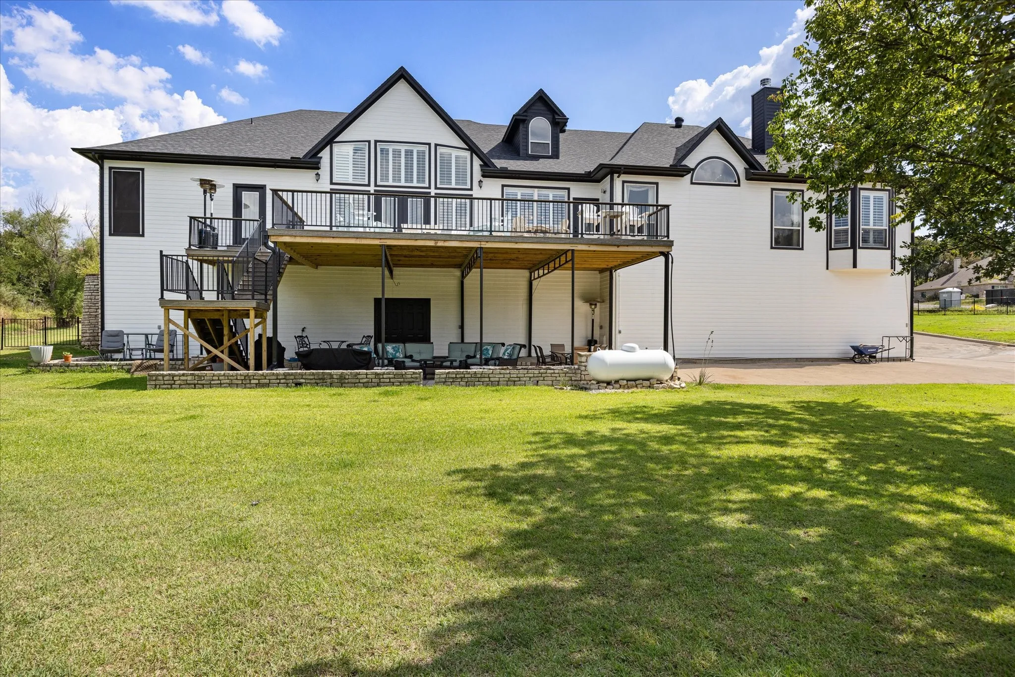 Single Family Residence For Sale in Hood County , 6410 Westover Drive, Granbury, Texas 76049, 5 Bedroom, 7 Bathroom, 4 Garage spaces, 6,251 Sqft, built in 1998, mls#21347825, Real Estate Agent in Granbury, Homes For Sale in Hood county, Homes For Sale in Granbury, Realtor in Granbury Texas, Real Estate Brokerage Independent Realty Texas, Luminita Cordes Realtor