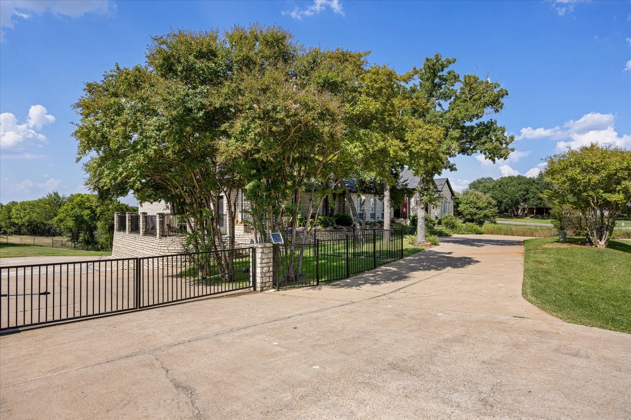 Single Family Residence For Sale in Hood County , 6410 Westover Drive, Granbury, Texas 76049, 5 Bedroom, 7 Bathroom, 4 Garage spaces, 6,251 Sqft, built in 1998, mls#21347825, Real Estate Agent in Granbury, Homes For Sale in Hood county, Homes For Sale in Granbury, Realtor in Granbury Texas, Real Estate Brokerage Independent Realty Texas, Luminita Cordes Realtor