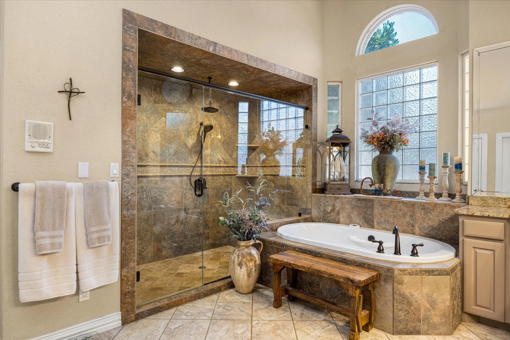 Single Family Residence For Sale in Hood County , 6410 Westover Drive, Granbury, Texas 76049, 5 Bedroom, 7 Bathroom, 4 Garage spaces, 6,251 Sqft, built in 1998, mls#21347825, Real Estate Agent in Granbury, Homes For Sale in Hood county, Homes For Sale in Granbury, Realtor in Granbury Texas, Real Estate Brokerage Independent Realty Texas, Luminita Cordes Realtor