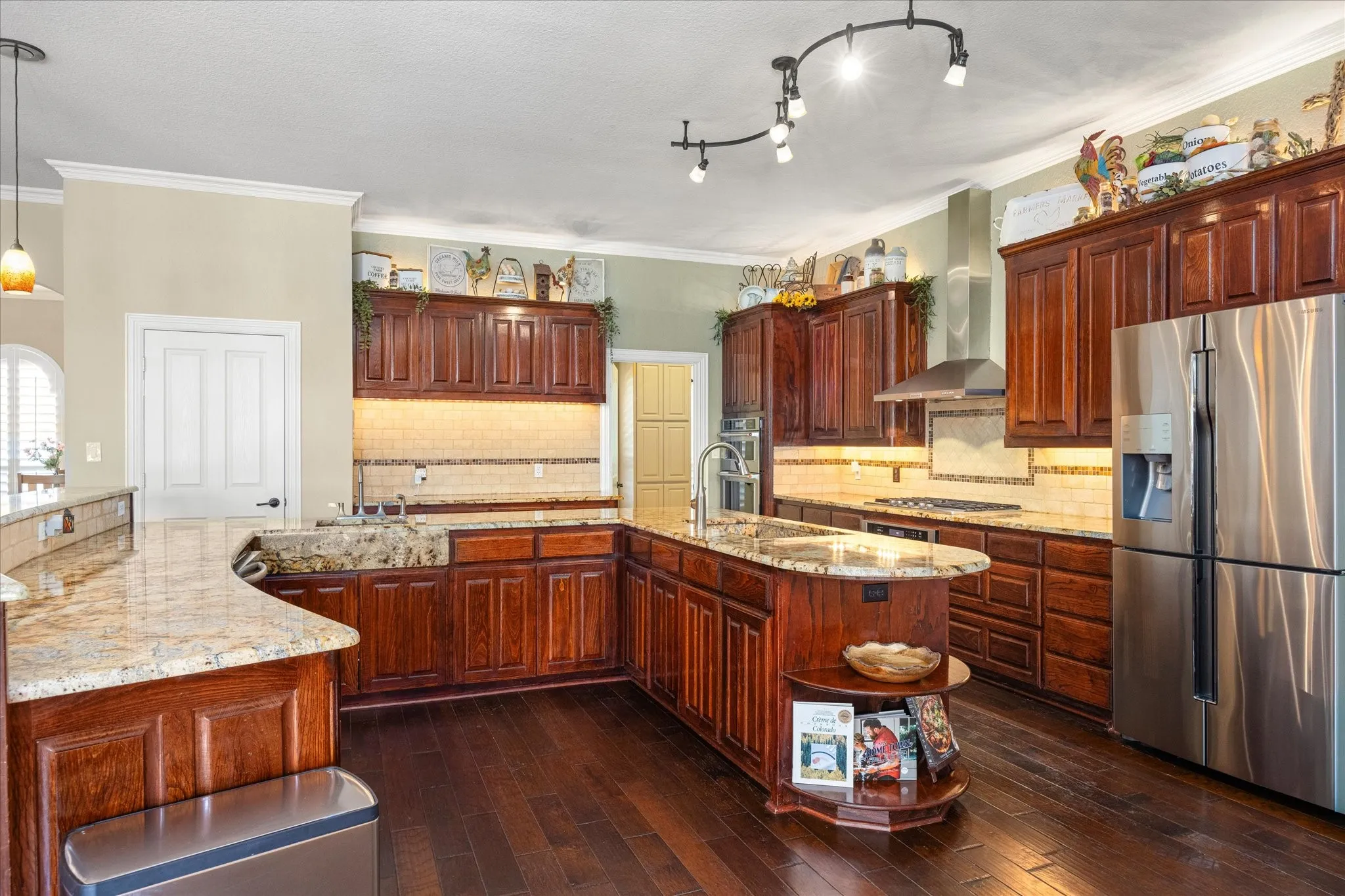 Single Family Residence For Sale in Hood County , 6410 Westover Drive, Granbury, Texas 76049, 5 Bedroom, 7 Bathroom, 4 Garage spaces, 6,251 Sqft, built in 1998, mls#21347825, Real Estate Agent in Granbury, Homes For Sale in Hood county, Homes For Sale in Granbury, Realtor in Granbury Texas, Real Estate Brokerage Independent Realty Texas, Luminita Cordes Realtor