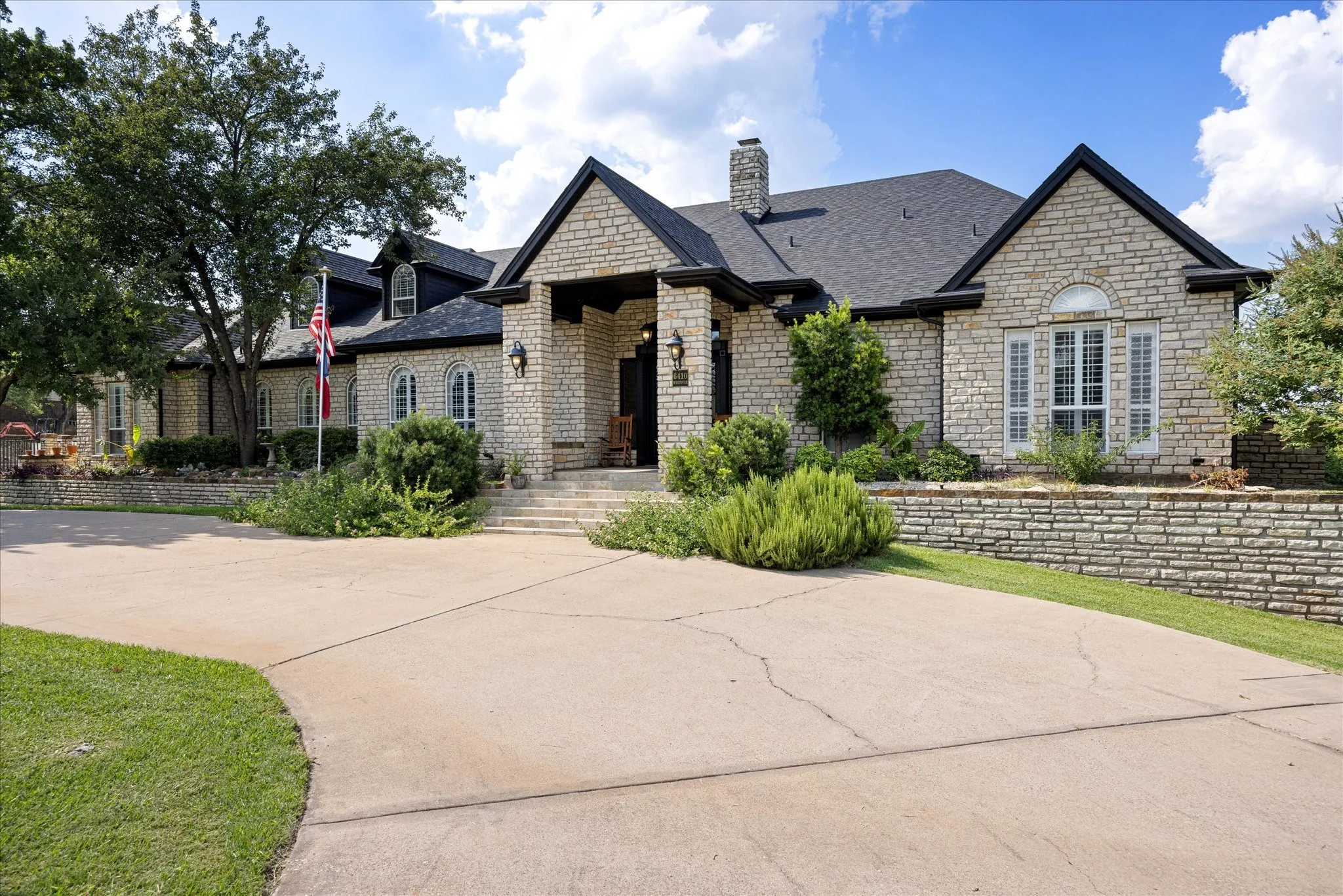 Single Family Residence For Sale in Hood County , 6410 Westover Drive, Granbury, Texas 76049, 5 Bedroom, 7 Bathroom, 4 Garage spaces, 6,251 Sqft, built in 1998, mls#21347825, Real Estate Agent in Granbury, Homes For Sale in Hood county, Homes For Sale in Granbury, Realtor in Granbury Texas, Real Estate Brokerage Independent Realty Texas, Luminita Cordes Realtor