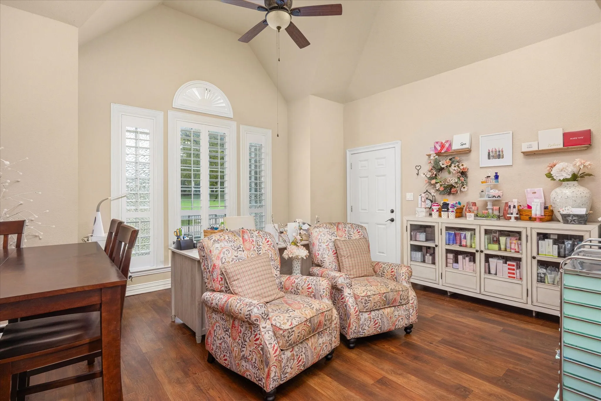 Single Family Residence For Sale in Hood County , 6410 Westover Drive, Granbury, Texas 76049, 5 Bedroom, 7 Bathroom, 4 Garage spaces, 6,251 Sqft, built in 1998, mls#21347825, Real Estate Agent in Granbury, Homes For Sale in Hood county, Homes For Sale in Granbury, Realtor in Granbury Texas, Real Estate Brokerage Independent Realty Texas, Luminita Cordes Realtor