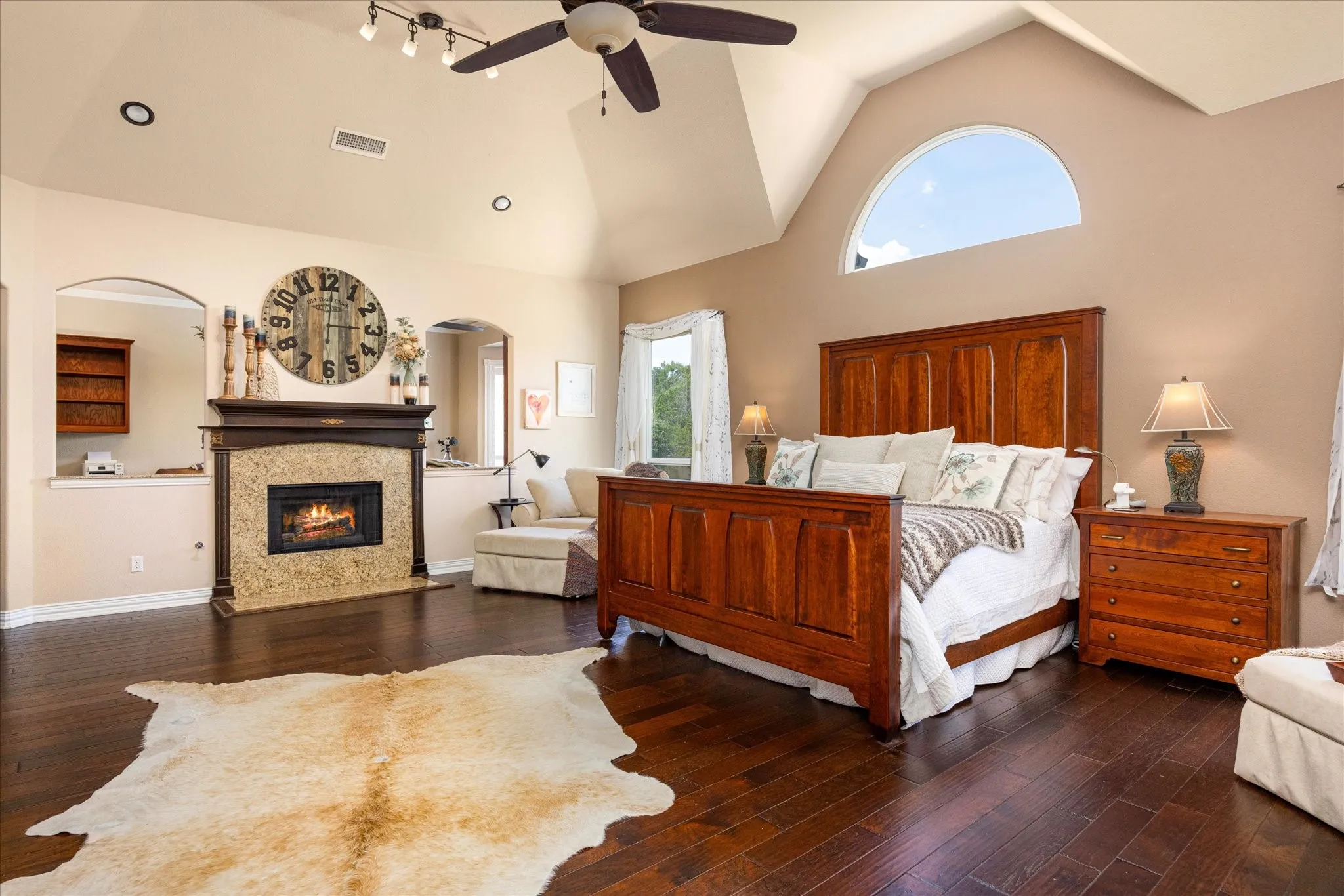 Single Family Residence For Sale in Hood County , 6410 Westover Drive, Granbury, Texas 76049, 5 Bedroom, 7 Bathroom, 4 Garage spaces, 6,251 Sqft, built in 1998, mls#21347825, Real Estate Agent in Granbury, Homes For Sale in Hood county, Homes For Sale in Granbury, Realtor in Granbury Texas, Real Estate Brokerage Independent Realty Texas, Luminita Cordes Realtor