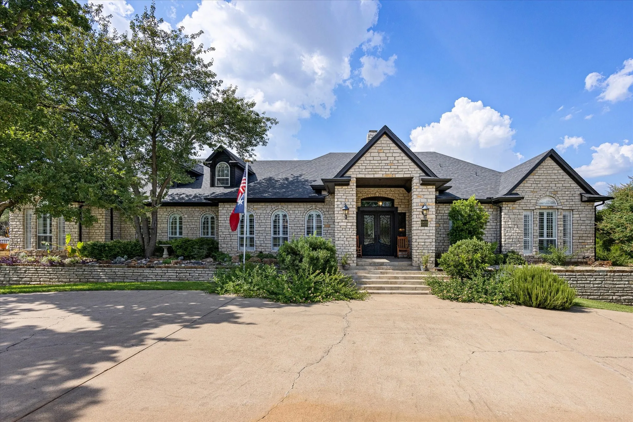 Single Family Residence For Sale in Hood County , 6410 Westover Drive, Granbury, Texas 76049, 5 Bedroom, 7 Bathroom, 4 Garage spaces, 6,251 Sqft, built in 1998, mls#21347825, Real Estate Agent in Granbury, Homes For Sale in Hood county, Homes For Sale in Granbury, Realtor in Granbury Texas, Real Estate Brokerage Independent Realty Texas, Luminita Cordes Realtor