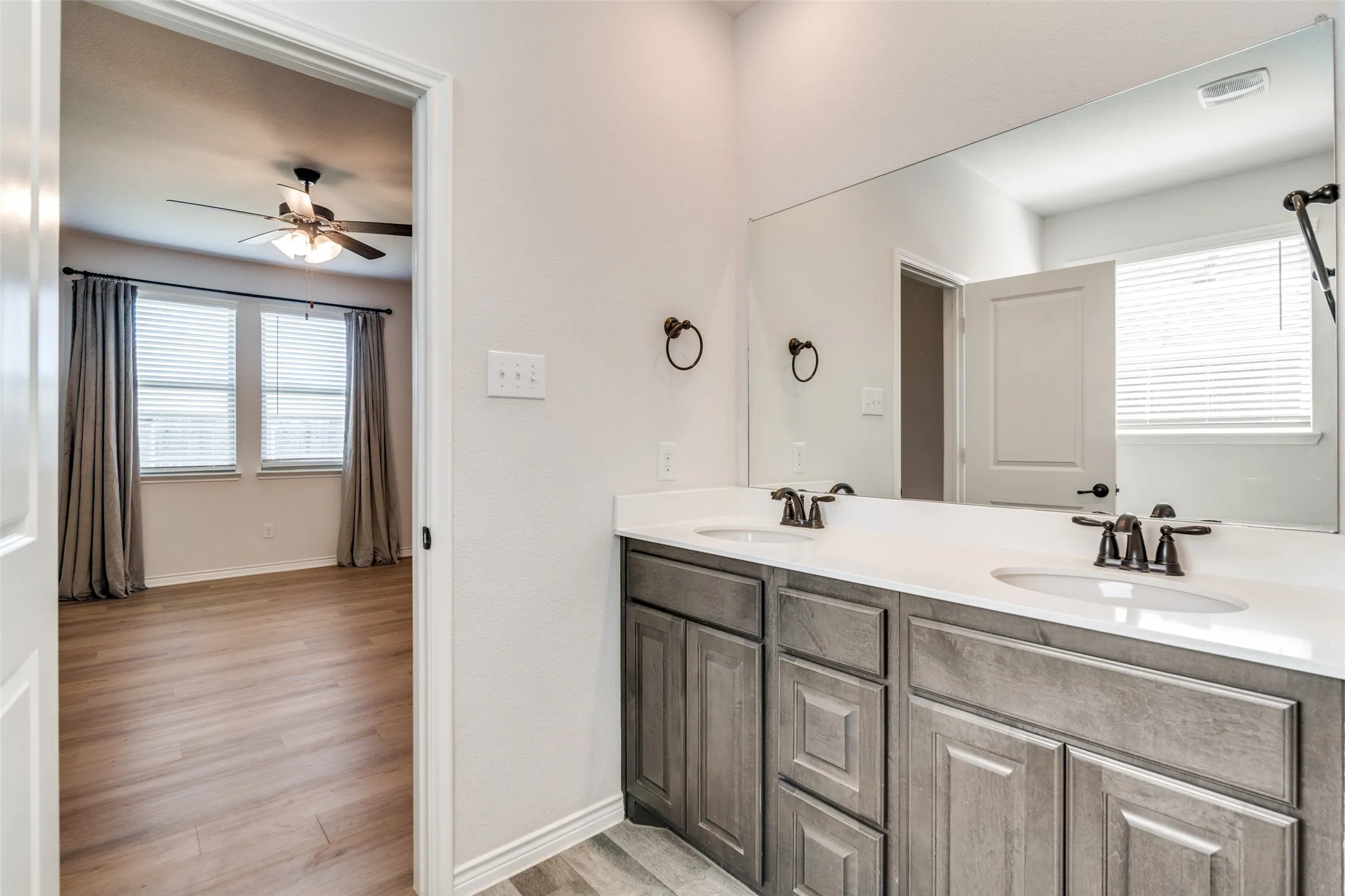 Single Family Residence For Sale in Kaufman County , 3094 Maverick Drive, Heath, Texas 75126, 4 Bedroom, 3 Bathroom, 2 Garage spaces, 2,376 Sqft, built in 2019, mls#21344445, Real Estate Agent in Heath, Homes For Sale in Kaufman county, Homes For Sale in Heath, Realtor in Heath Texas, Real Estate Brokerage Independent Realty Texas, Luminita Cordes Realtor
