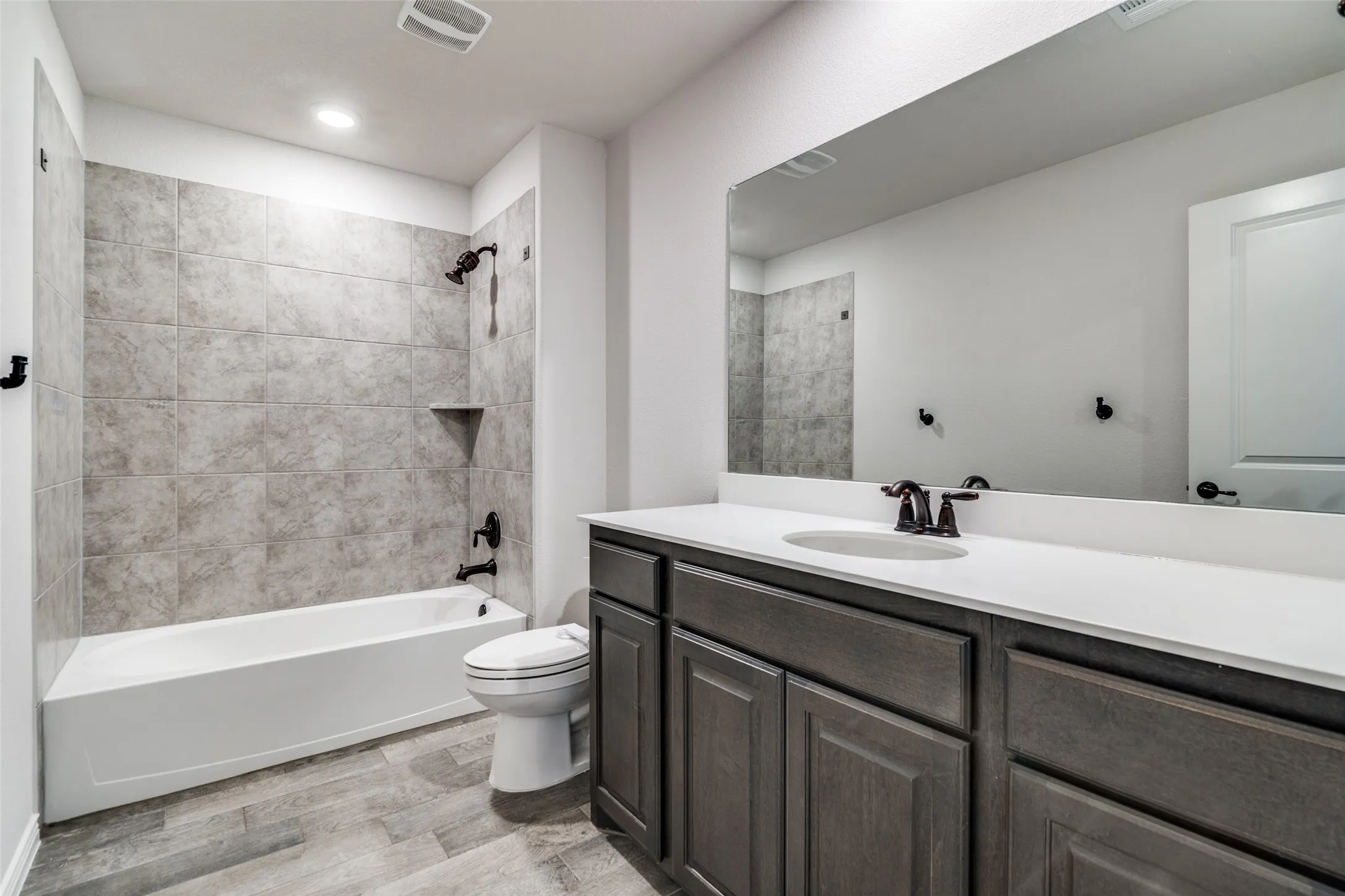 Full bath upstairs