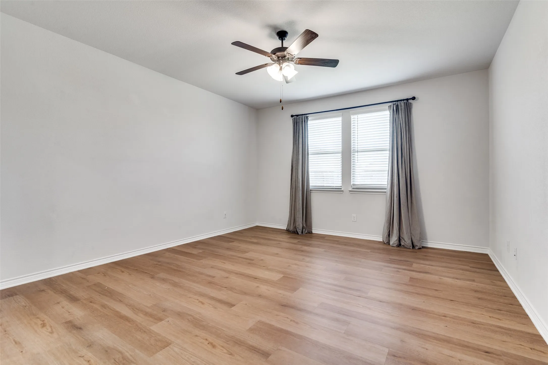 Single Family Residence For Sale in Kaufman County , 3094 Maverick Drive, Heath, Texas 75126, 4 Bedroom, 3 Bathroom, 2 Garage spaces, 2,376 Sqft, built in 2019, mls#21344445, Real Estate Agent in Heath, Homes For Sale in Kaufman county, Homes For Sale in Heath, Realtor in Heath Texas, Real Estate Brokerage Independent Realty Texas, Luminita Cordes Realtor