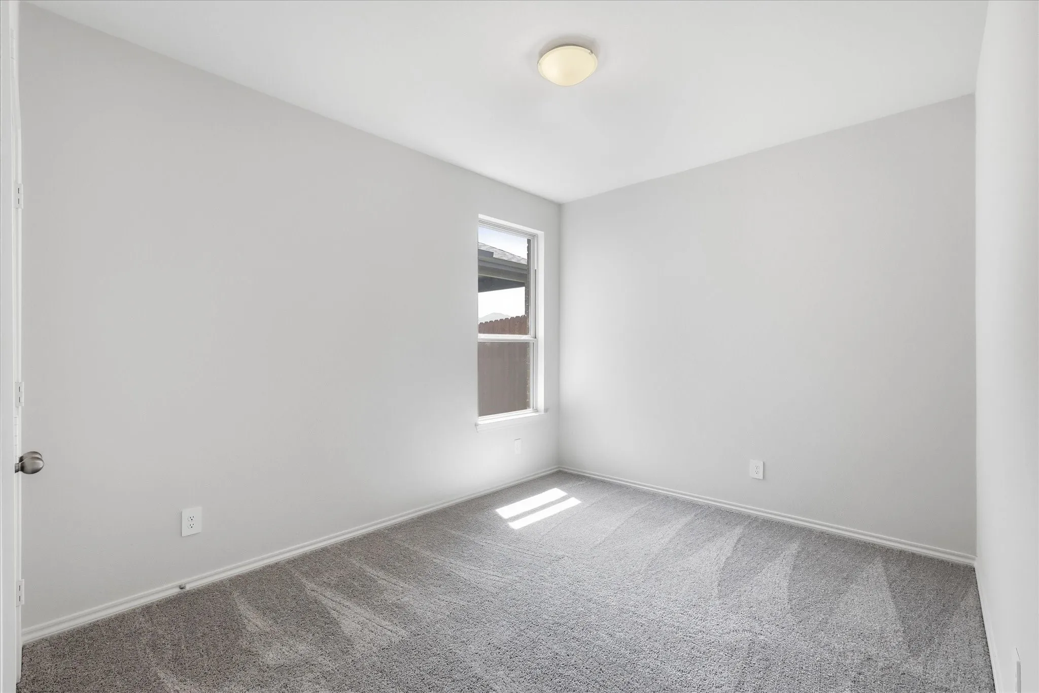 Secondary Bedroom with Carpet and closet.