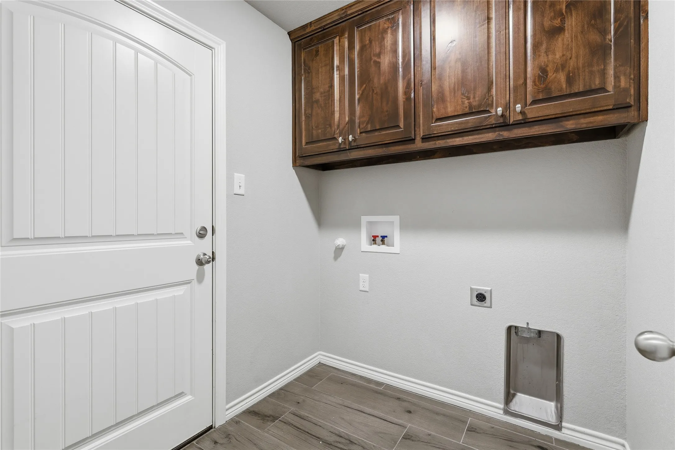Single Family Residence For Sale in Hood County , 451 Silverton Drive, Granbury, Texas 76049, 4 Bedroom, 2 Bathroom, 2 Garage spaces, 1,685 Sqft, built in 2018, Price $326,000, mls#21348129, Real Estate Agent in Granbury, Homes For Sale in Hood county, Homes For Sale in Granbury, Realtor in Granbury Texas, Real Estate Brokerage Independent Realty Texas, Luminita Cordes Realtor