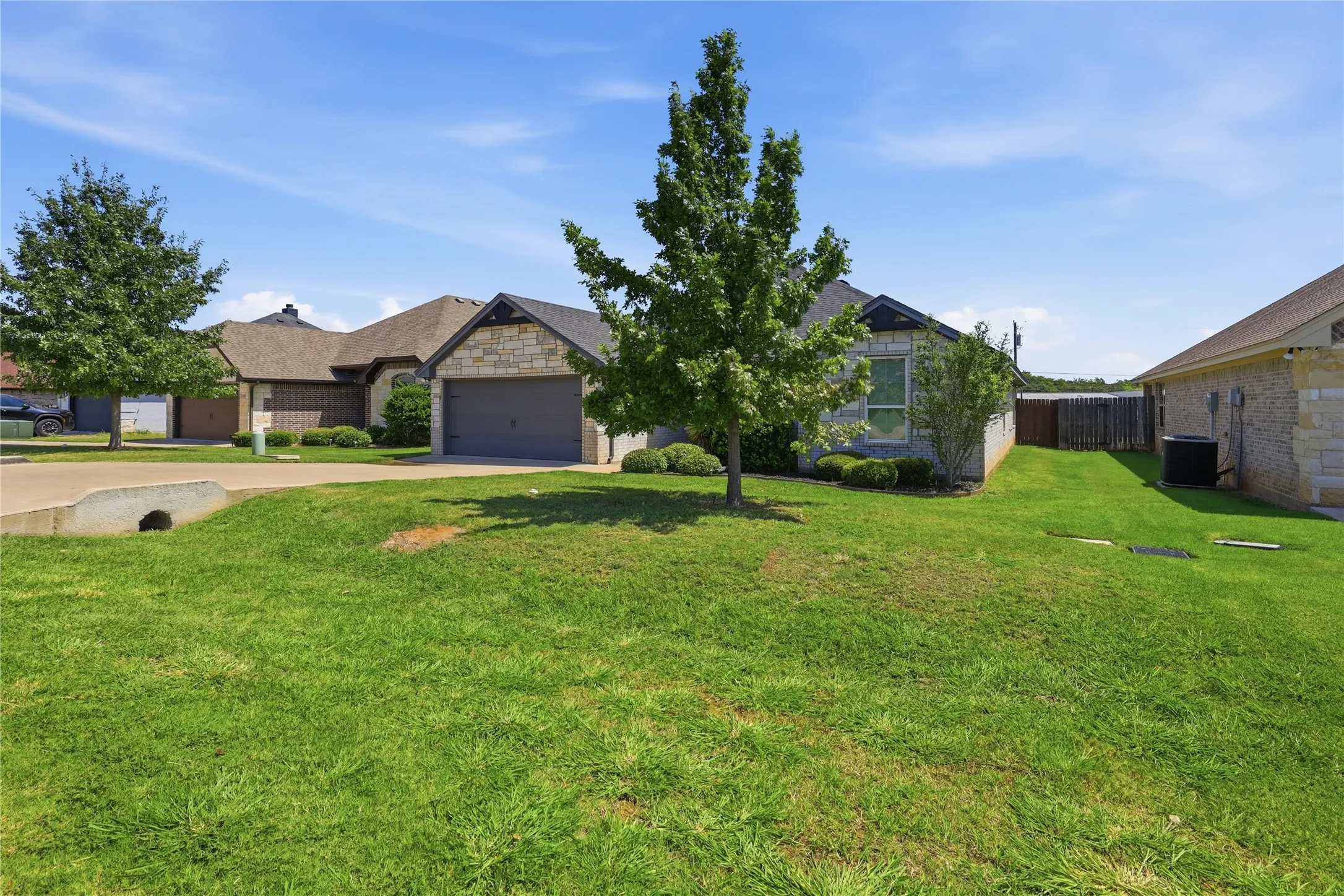 Single Family Residence For Sale in Hood County , 451 Silverton Drive, Granbury, Texas 76049, 4 Bedroom, 2 Bathroom, 2 Garage spaces, 1,685 Sqft, built in 2018, Price $326,000, mls#21348129, Real Estate Agent in Granbury, Homes For Sale in Hood county, Homes For Sale in Granbury, Realtor in Granbury Texas, Real Estate Brokerage Independent Realty Texas, Luminita Cordes Realtor