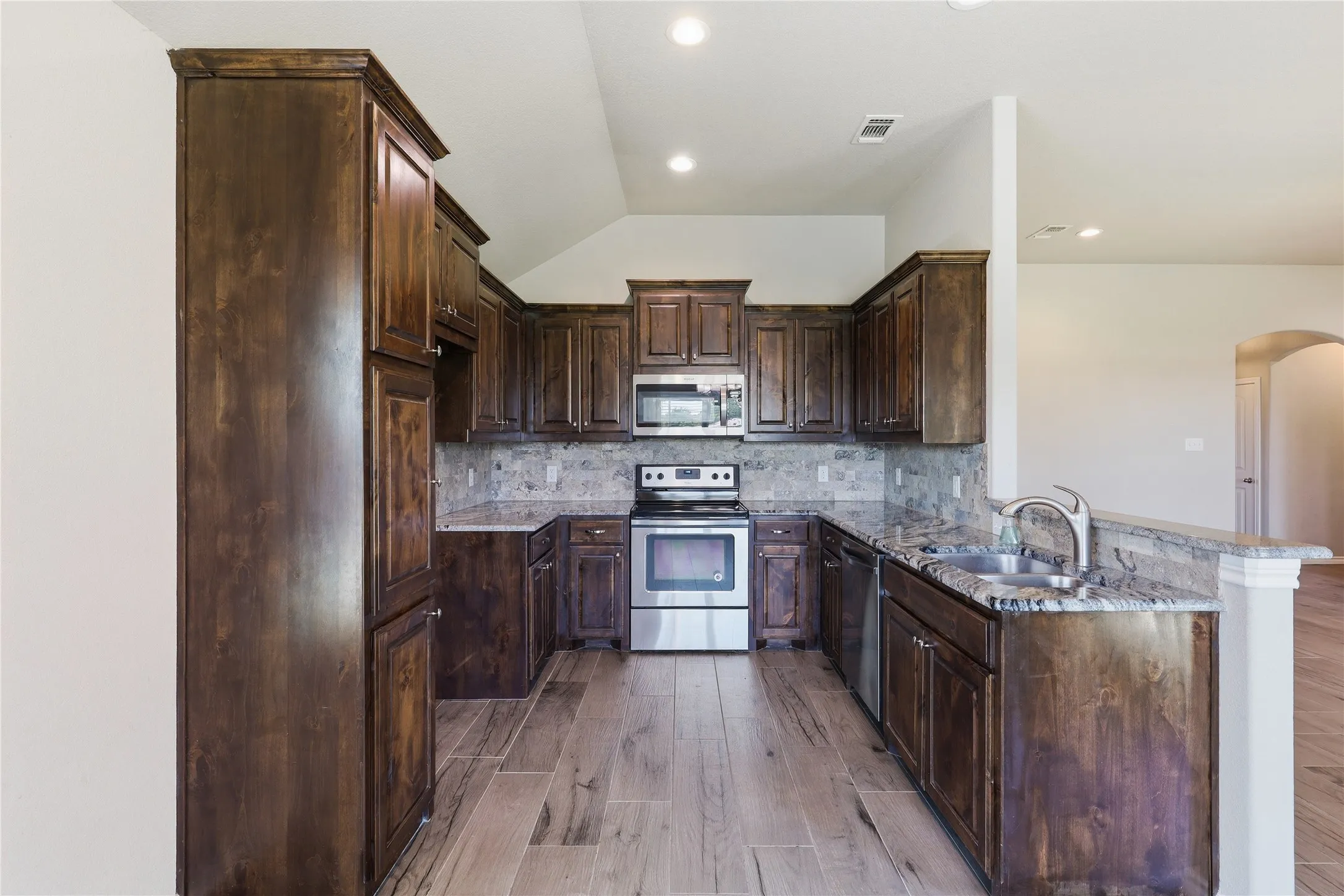 Single Family Residence For Sale in Hood County , 451 Silverton Drive, Granbury, Texas 76049, 4 Bedroom, 2 Bathroom, 2 Garage spaces, 1,685 Sqft, built in 2018, Price $326,000, mls#21348129, Real Estate Agent in Granbury, Homes For Sale in Hood county, Homes For Sale in Granbury, Realtor in Granbury Texas, Real Estate Brokerage Independent Realty Texas, Luminita Cordes Realtor